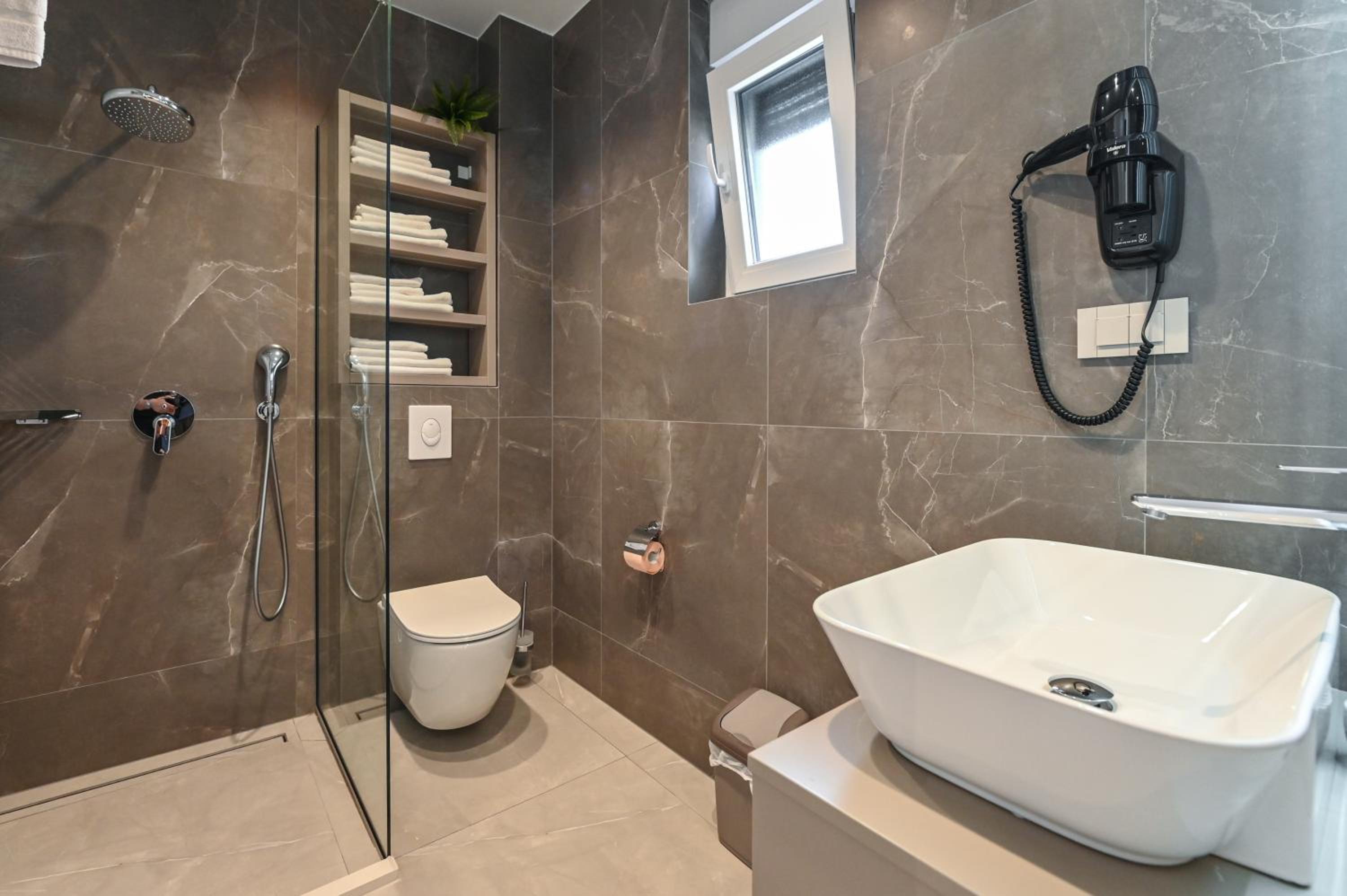 Aparthotel OLIVE with jacuzzi and breakfast