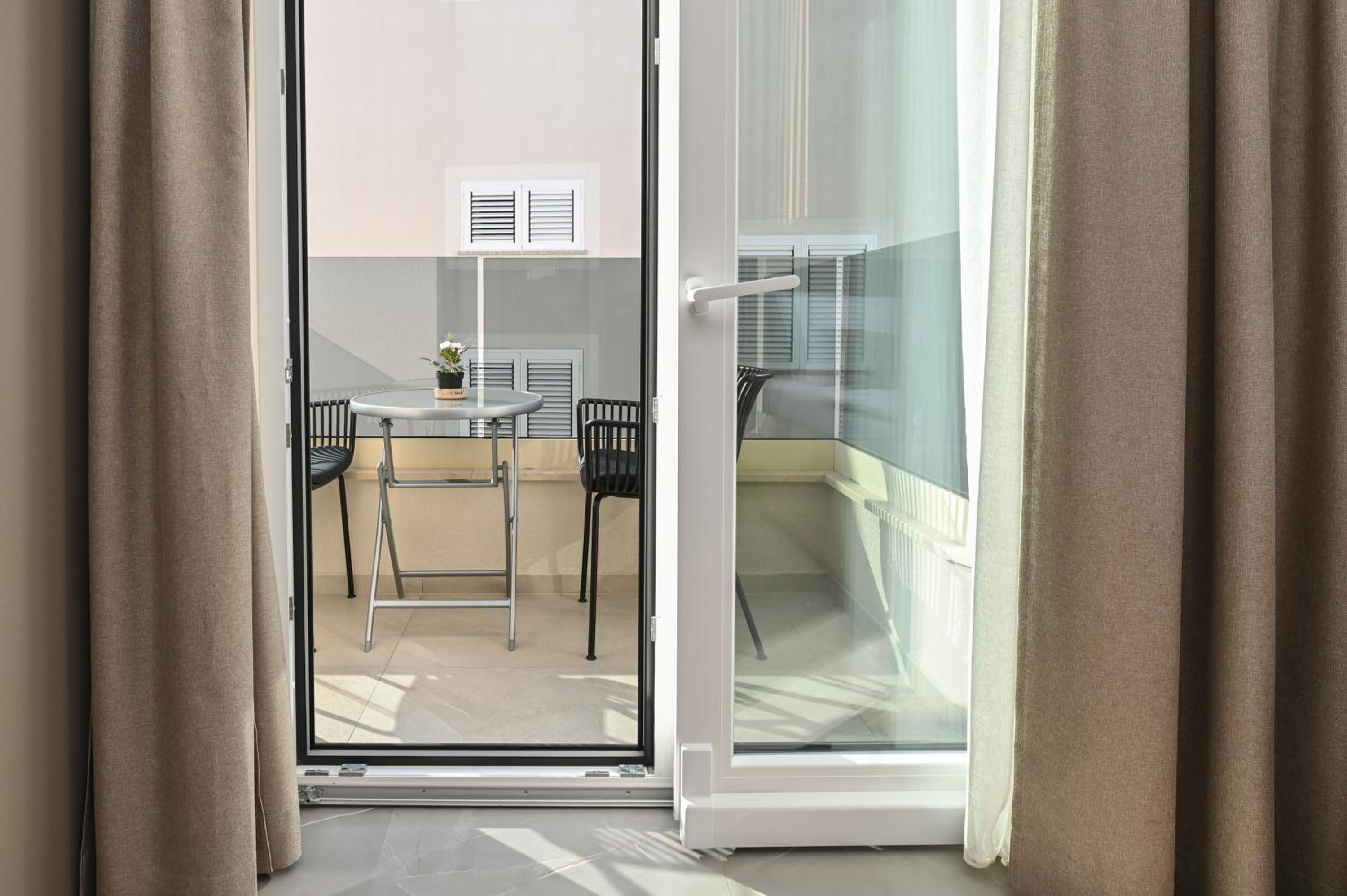 Aparthotel OLIVE with jacuzzi and breakfast