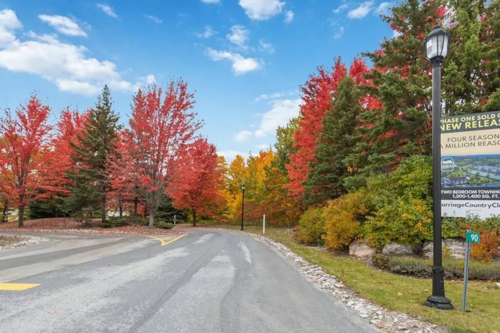 King Bed apartment, Pet Friendly, with a Hot Tub, Pool, and BBQ