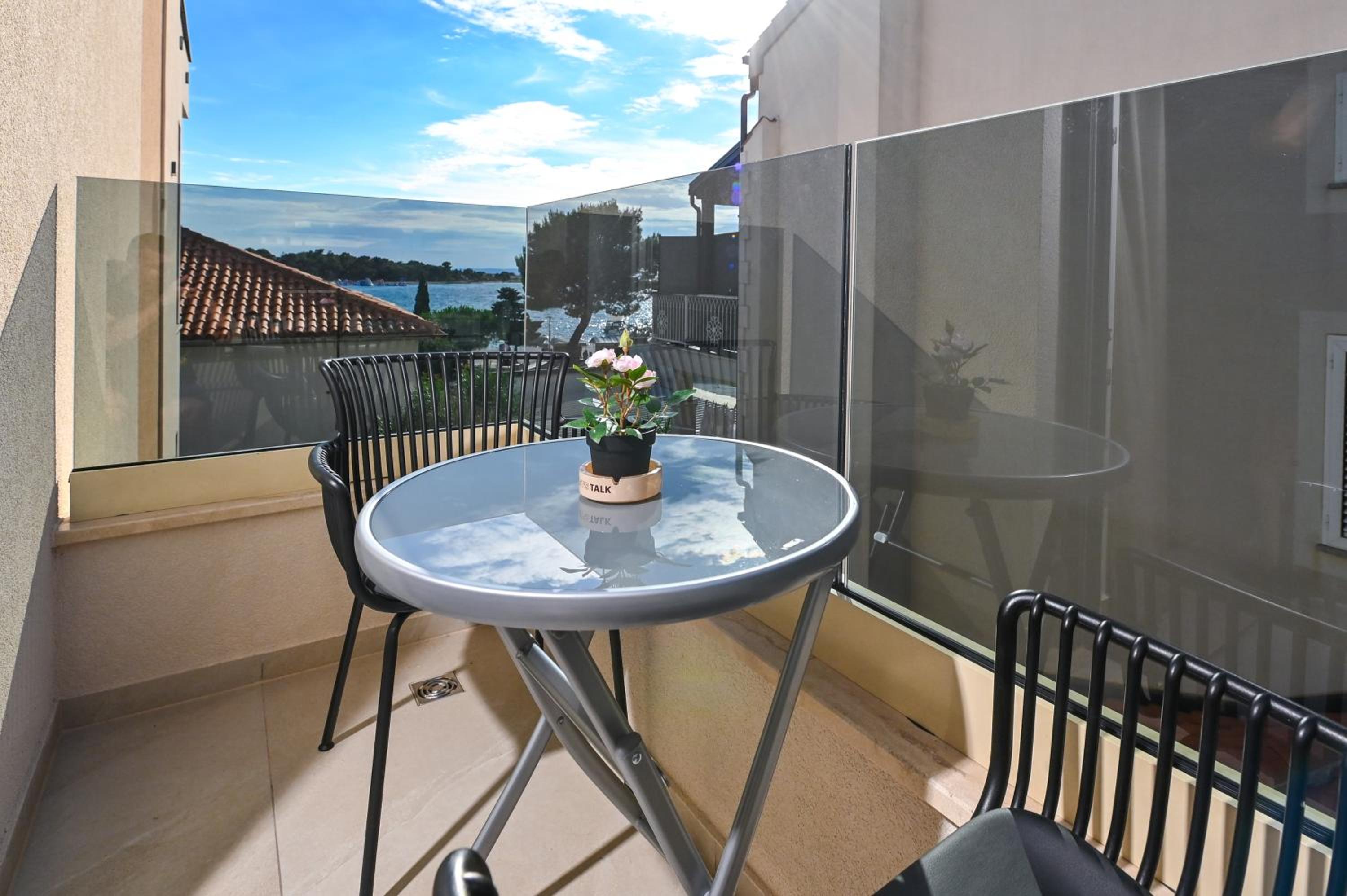 Aparthotel OLIVE with jacuzzi and breakfast