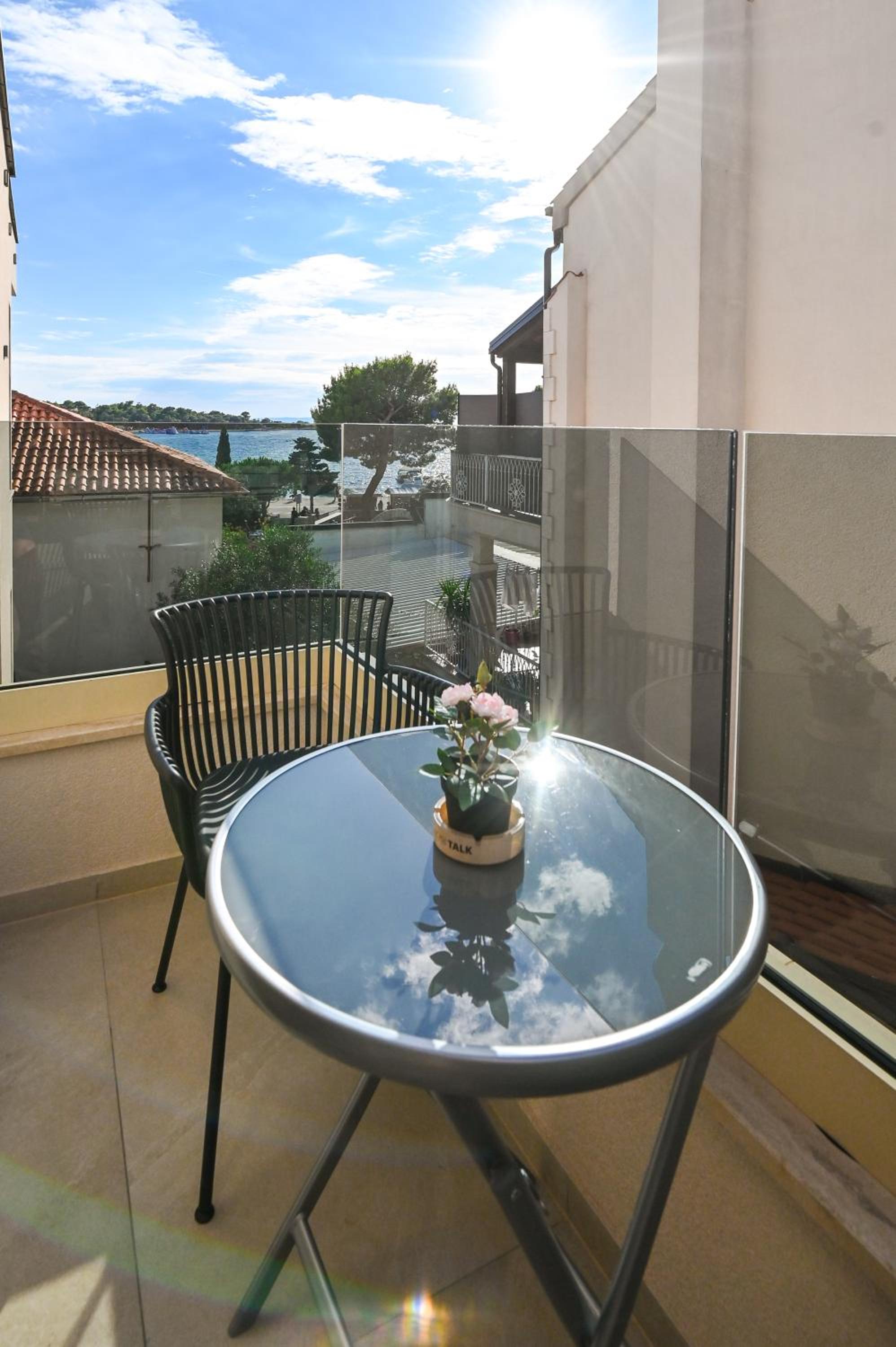 Aparthotel OLIVE with jacuzzi and breakfast