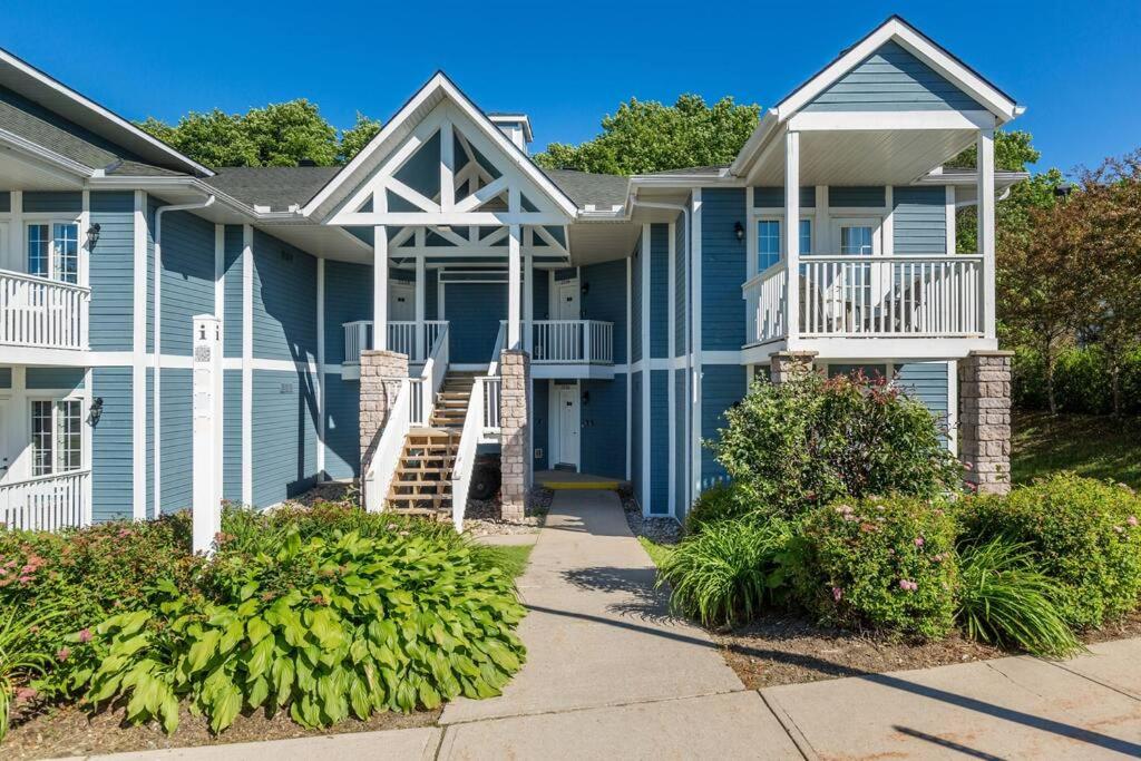 King Bed apartment, Pet Friendly, with a Hot Tub, Pool, and BBQ