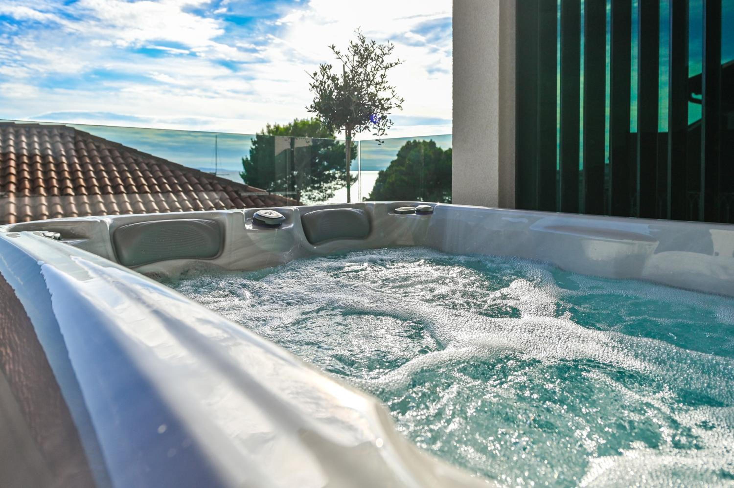 Aparthotel OLIVE with jacuzzi and breakfast
