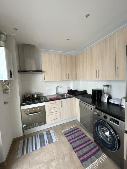 Quarto de casal close to Lisbon Flat equipado