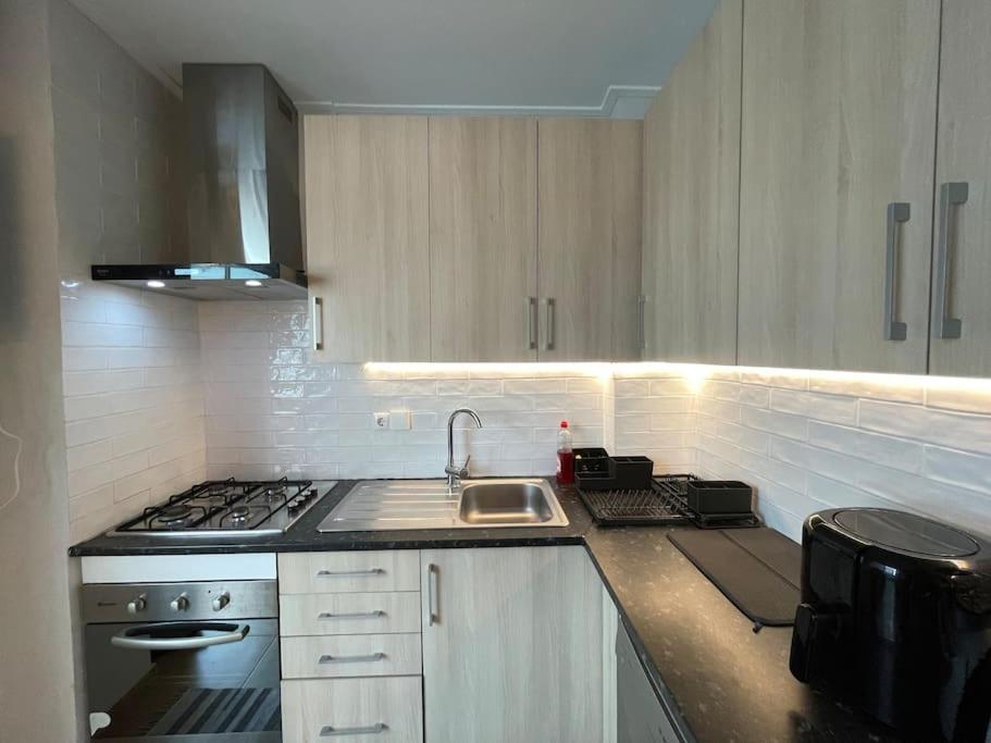 Quarto de casal close to Lisbon Flat equipado
