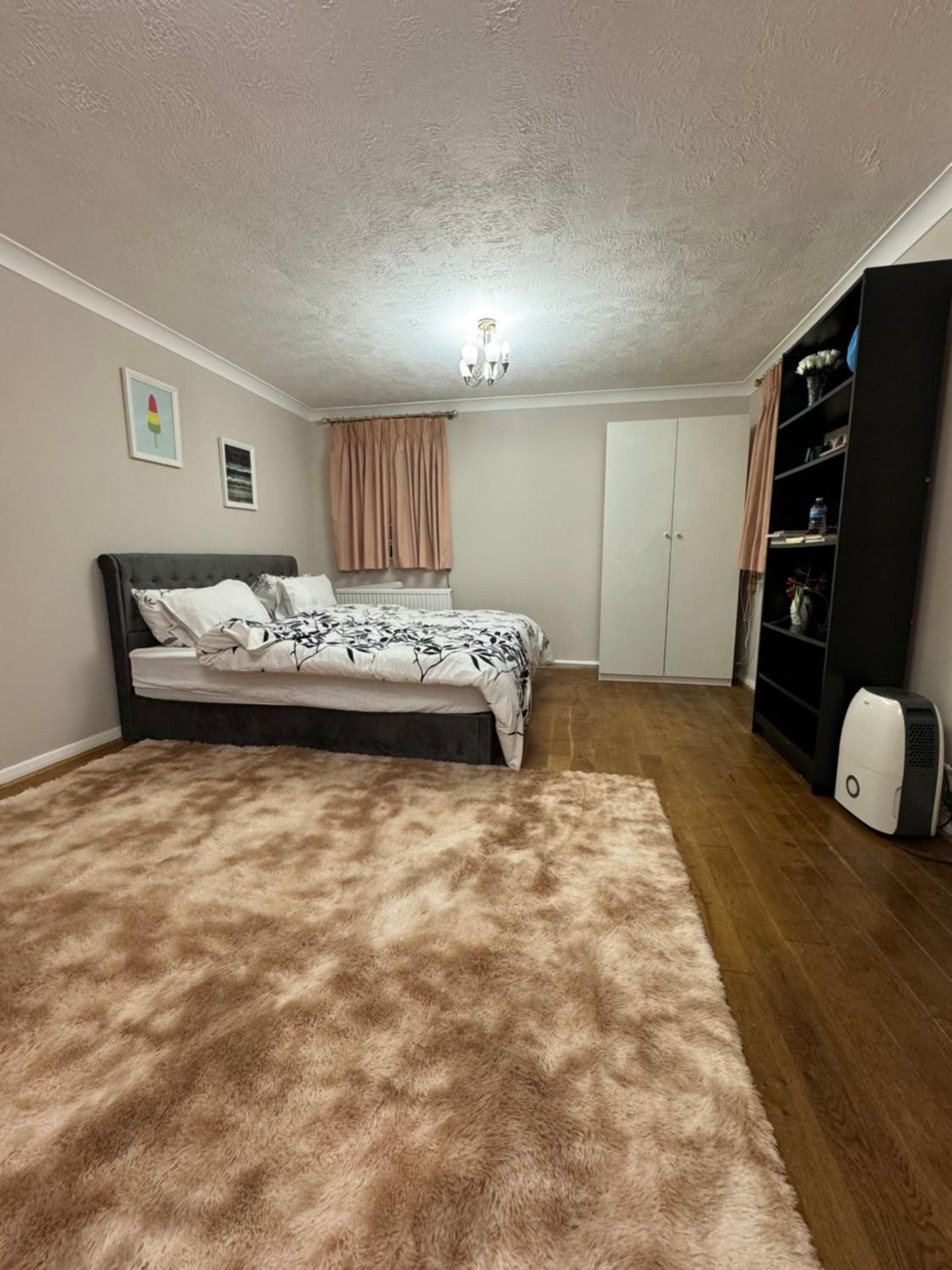 STUNNING 2 BEDROOM WITH GARDEN Sleep 6