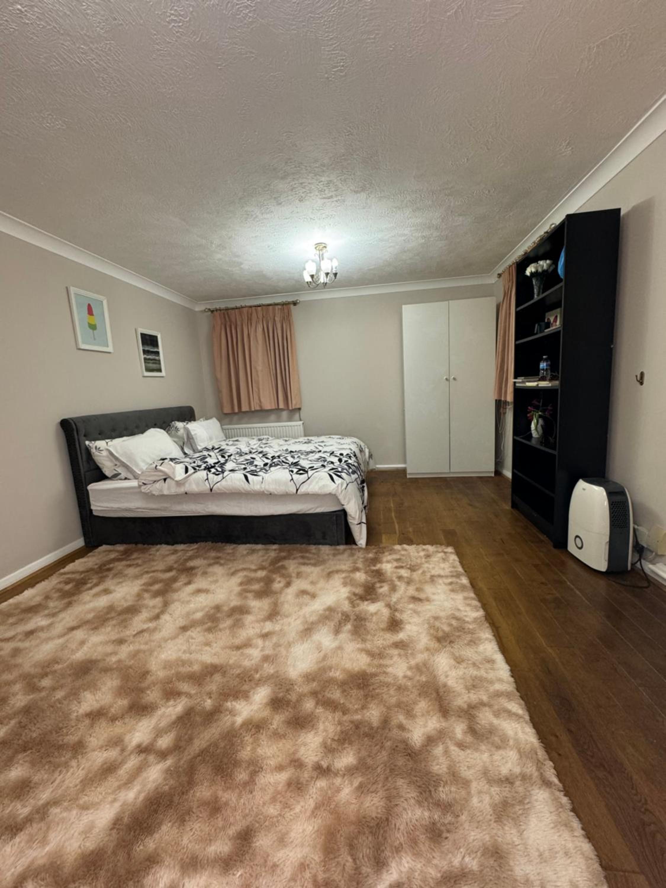 STUNNING 2 BEDROOM WITH GARDEN Sleep 6