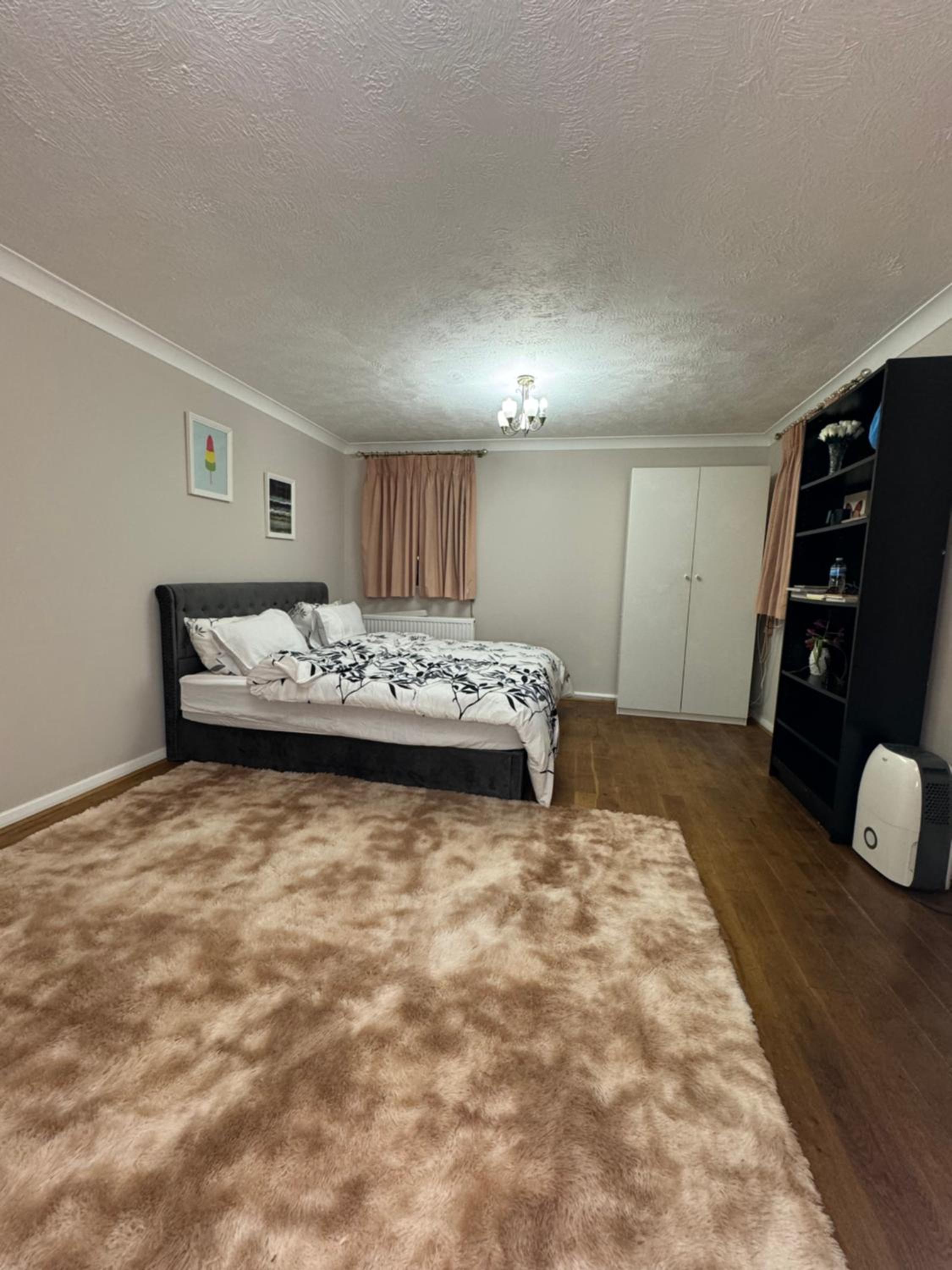 STUNNING 2 BEDROOM WITH GARDEN Sleep 6