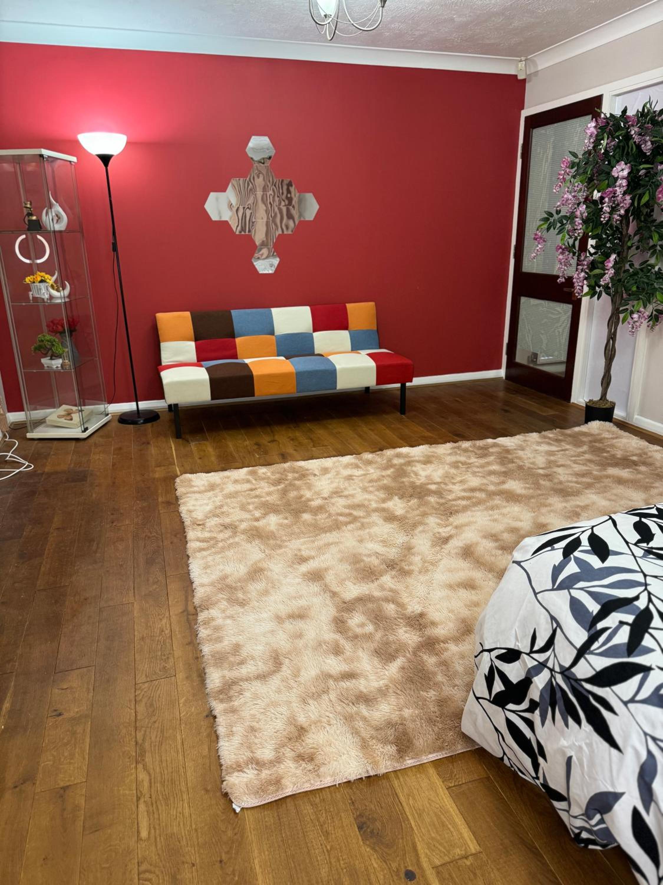 STUNNING 2 BEDROOM WITH GARDEN Sleep 6