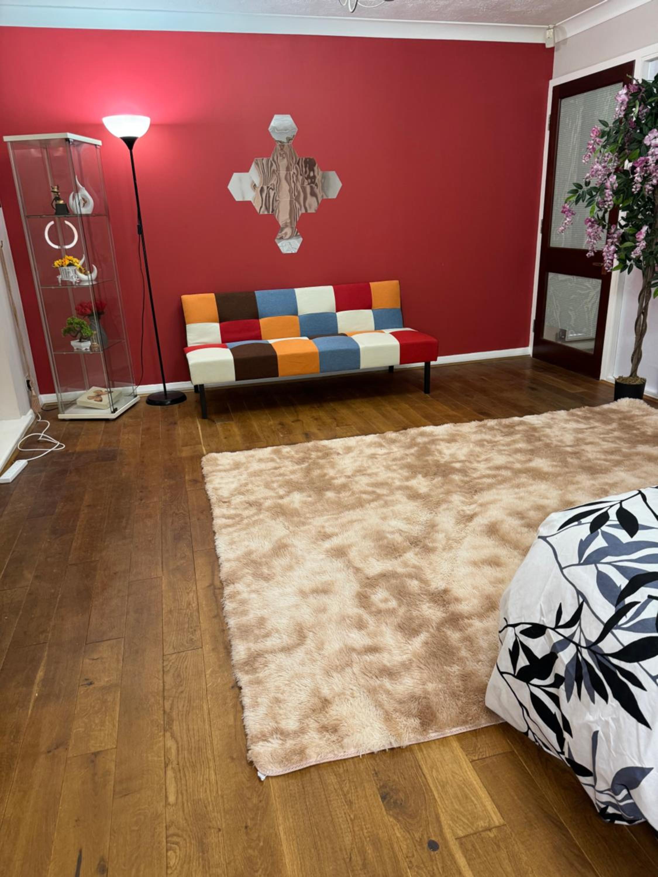 STUNNING 2 BEDROOM WITH GARDEN Sleep 6