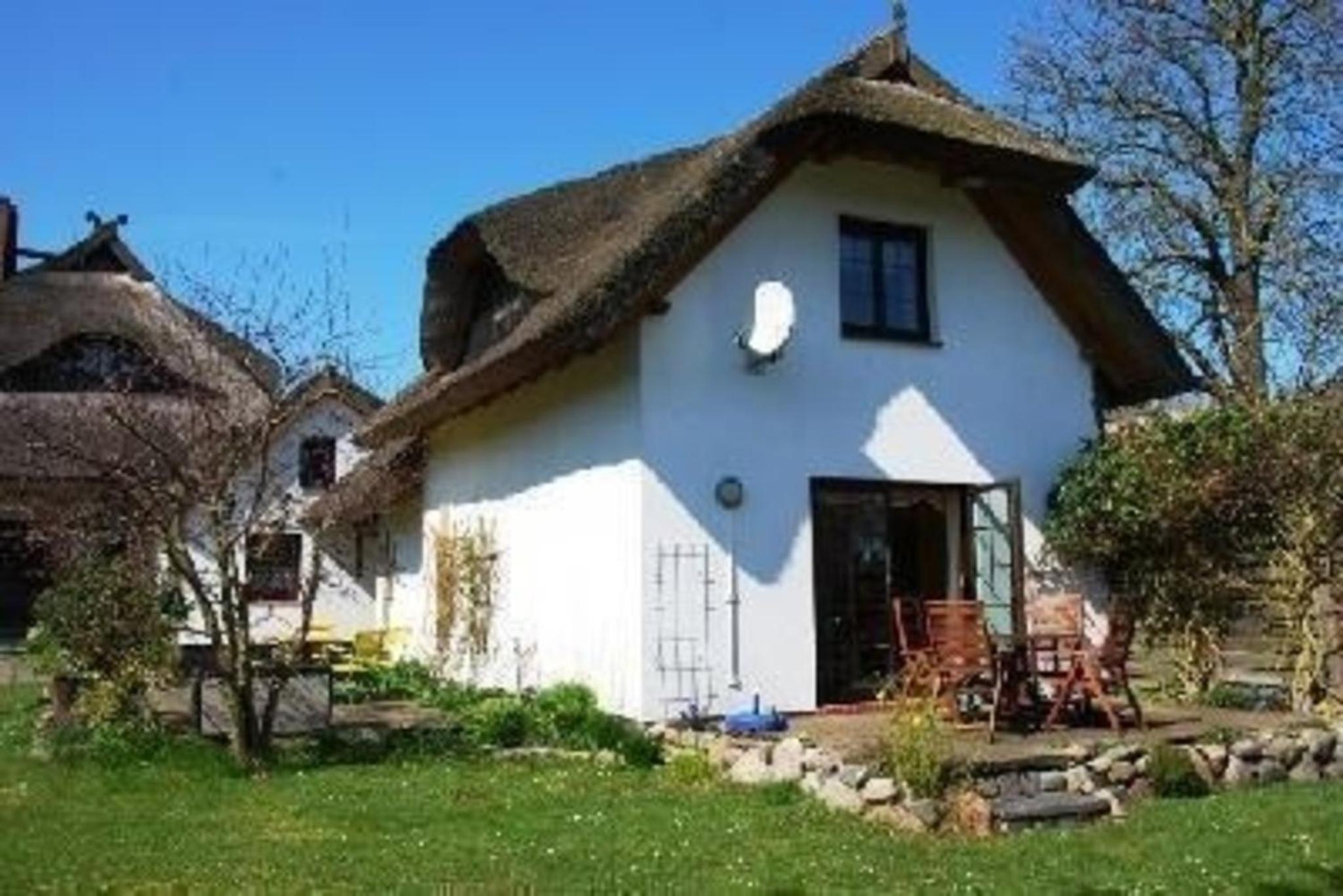 Schönes Ferienhaus in Althagen mit Terrasse und Grill