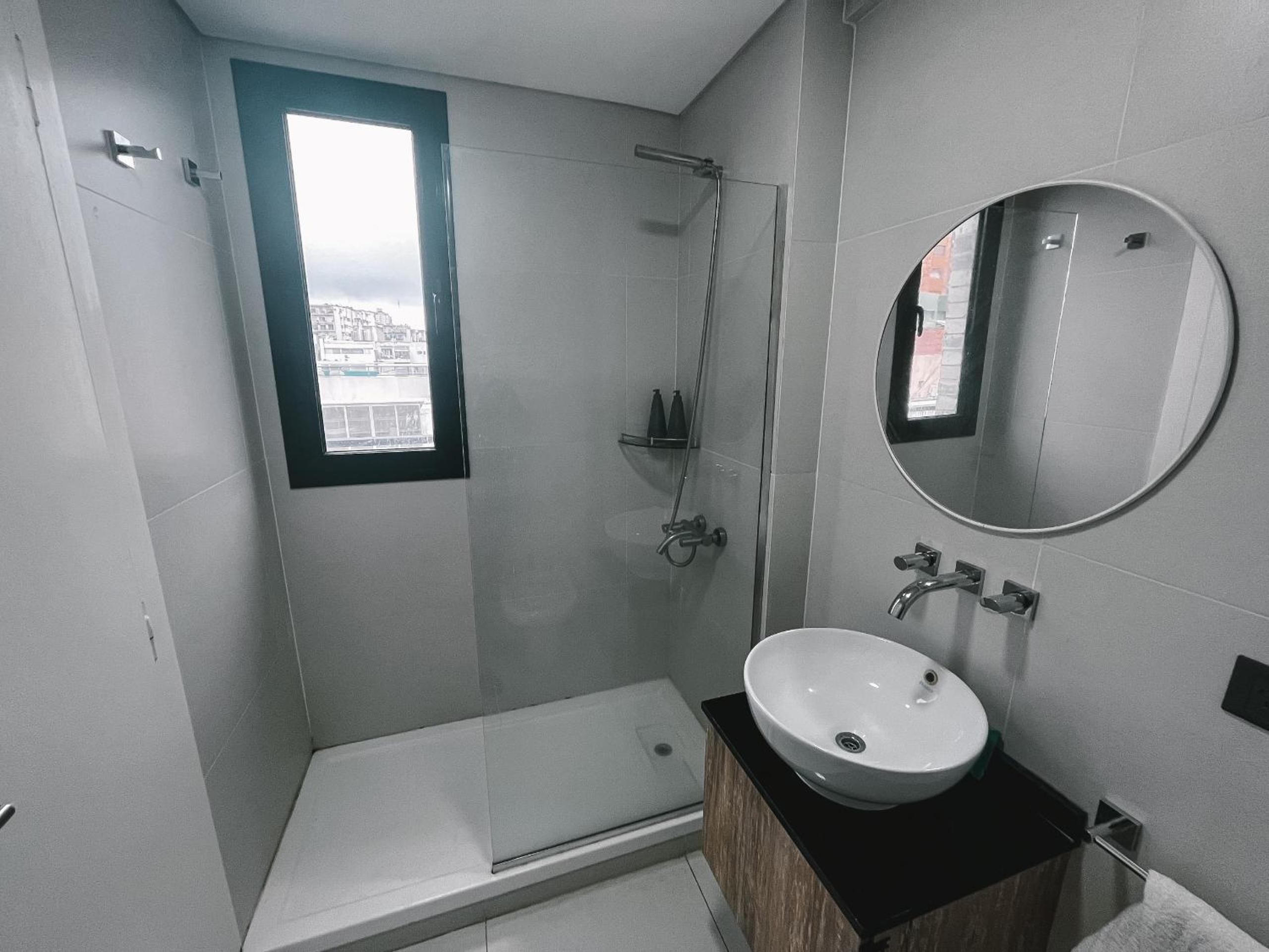 RentUp - Moderno con piscina y balcon en Cañitas & Campo Argentino de Polo