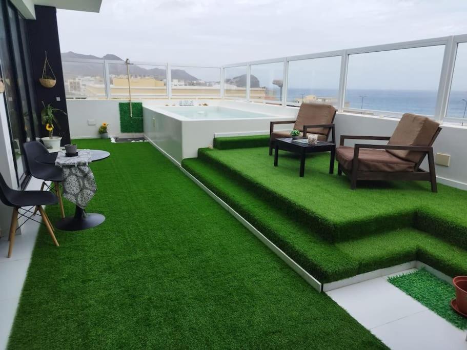 Luxury Penthouse with Private Pool, Ocean, City & Mountain view 6 Pers 2 BR
