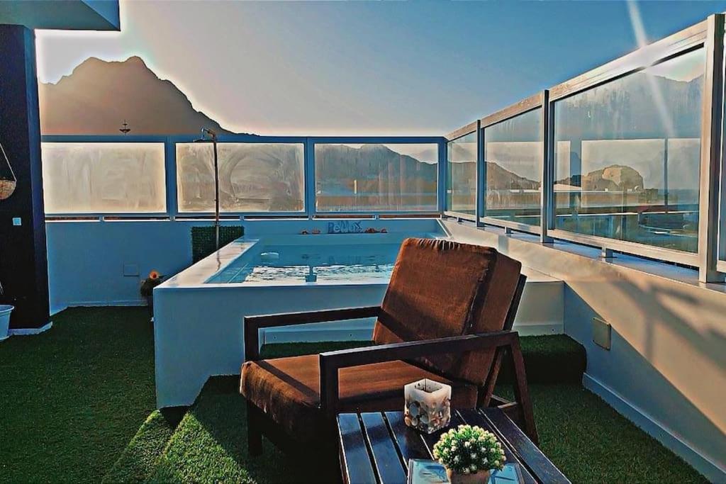 Luxury Penthouse with Private Pool, Ocean, City & Mountain view 6 Pers 2 BR