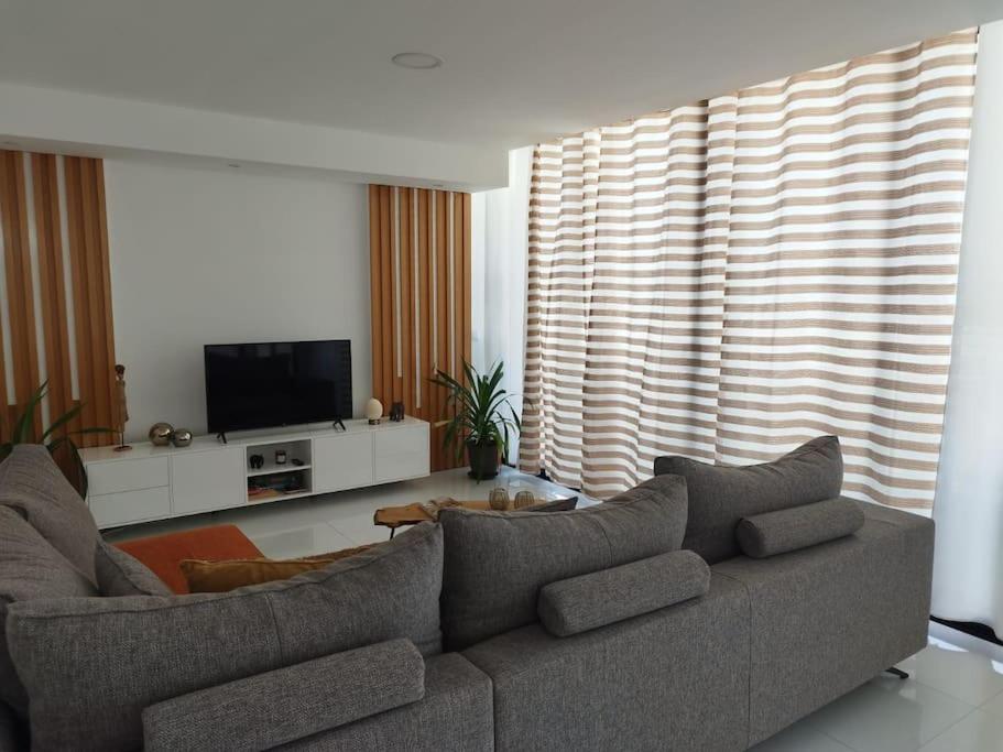 Luxury Penthouse with Private Pool, Ocean, City & Mountain view 6 Pers 2 BR