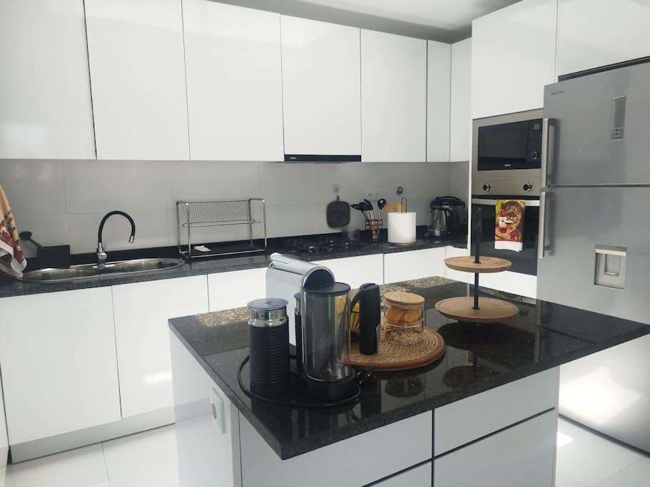 Luxury Penthouse with Private Pool, Ocean, City & Mountain view 6 Pers 2 BR