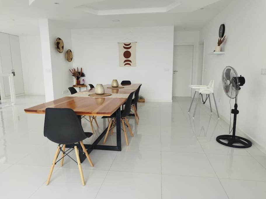 Luxury Penthouse with Private Pool, Ocean, City & Mountain view 6 Pers 2 BR