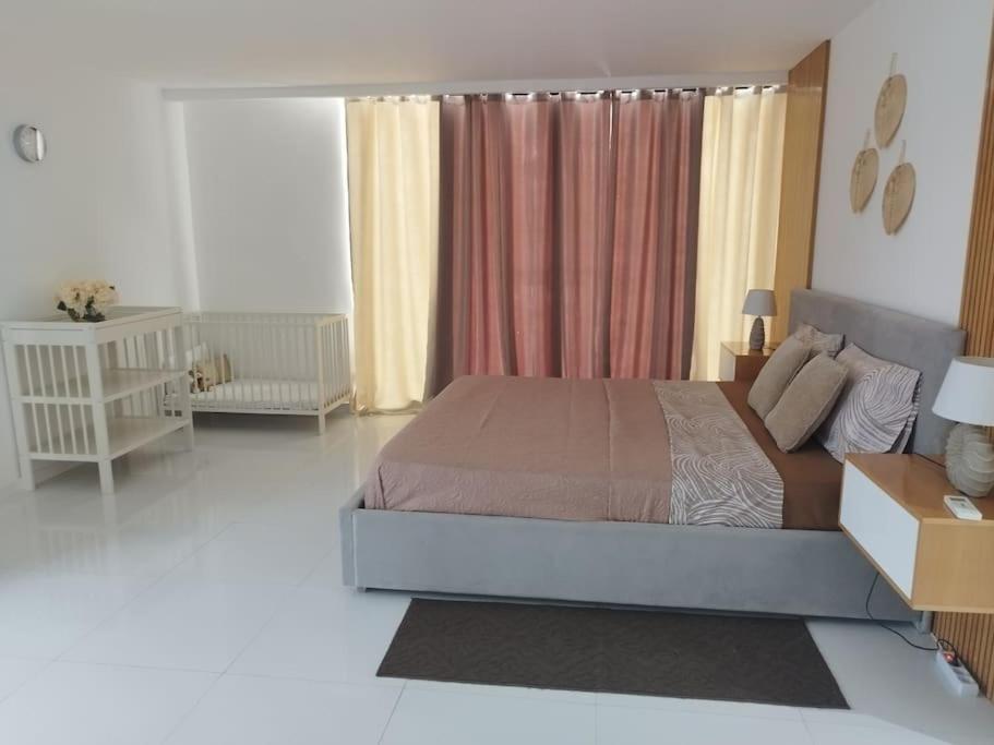 Luxury Penthouse with Private Pool, Ocean, City & Mountain view 6 Pers 2 BR