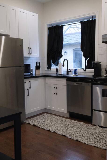 Modern 1BR in Wortley Village with Wi-Fi and Washer&Dryer