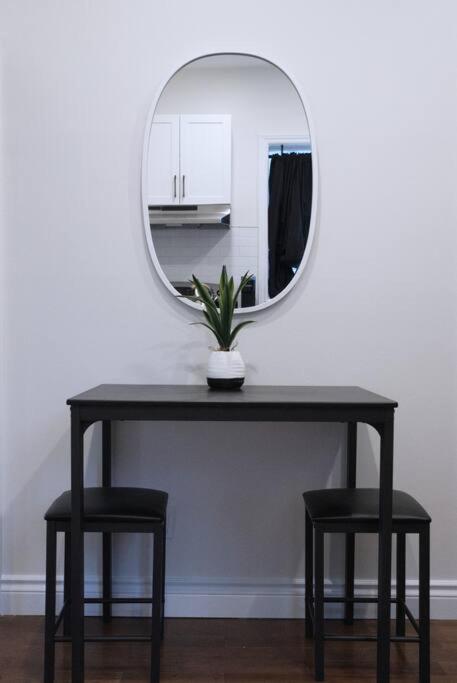 Modern 1BR in Wortley Village with Wi-Fi and Washer&Dryer