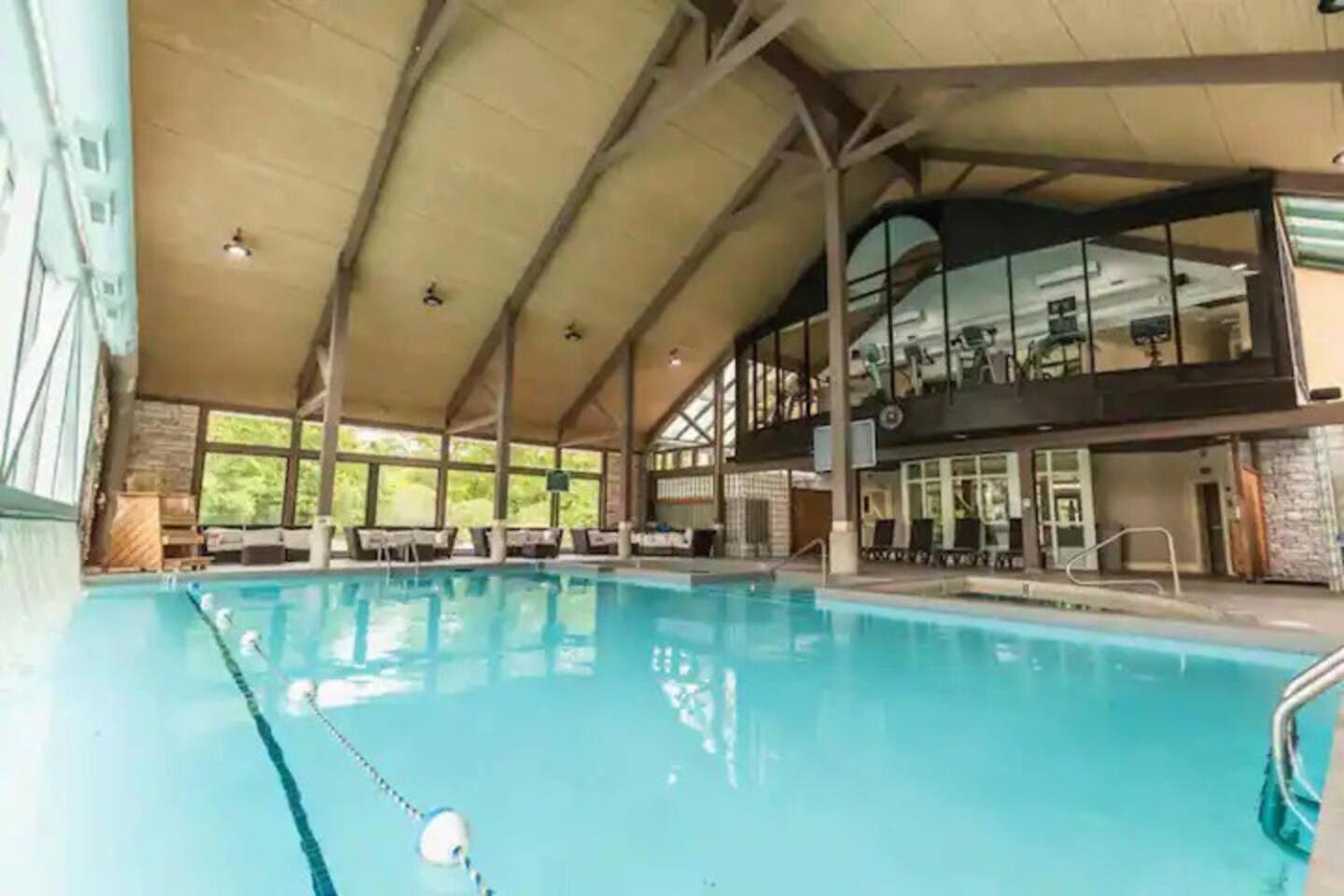 King Bed apartment, Pet Friendly, with a Hot Tub, Pool, and BBQ