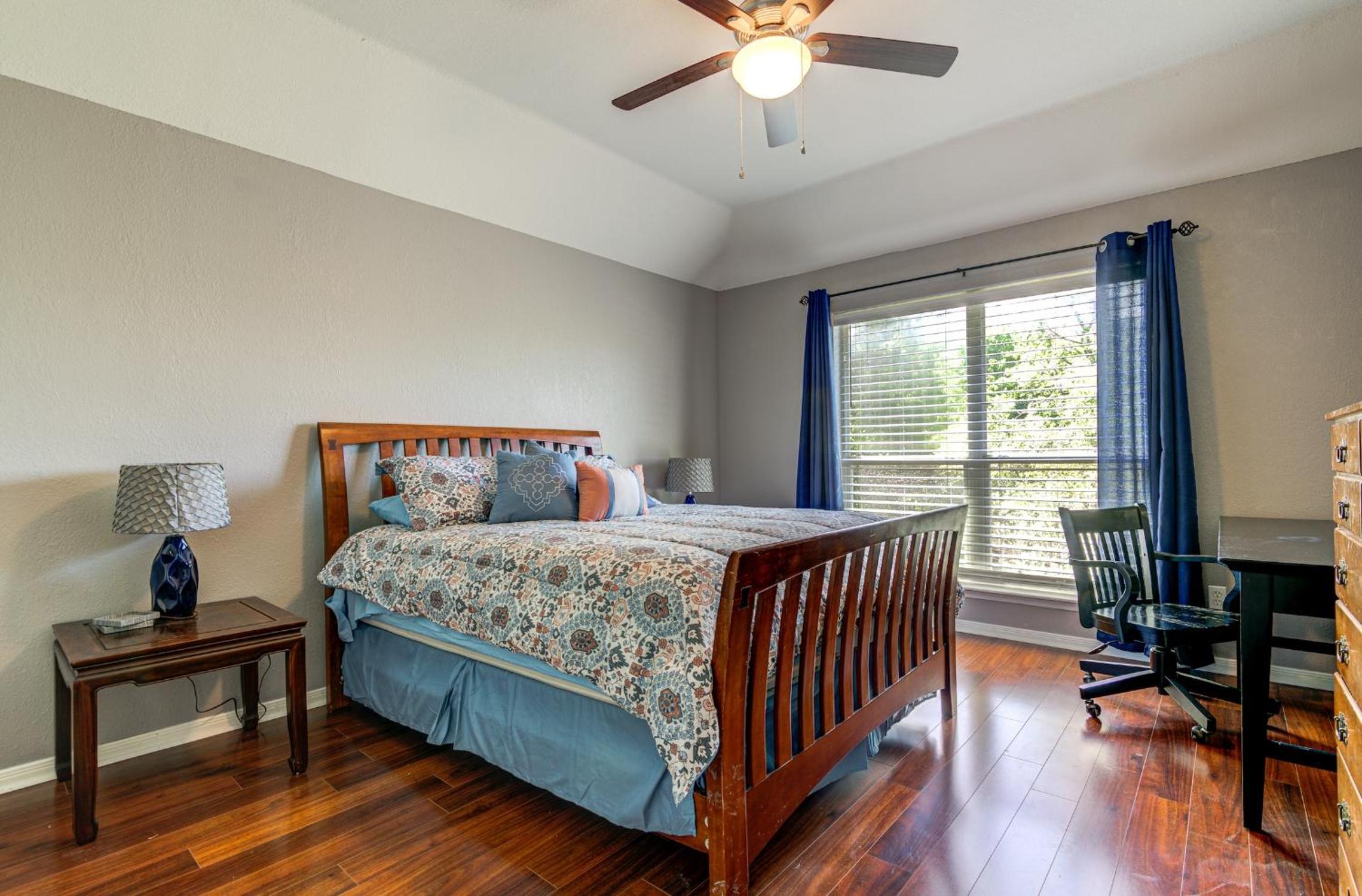 Spacious 3BR Retreat Close to Downtown & Outlets view 5