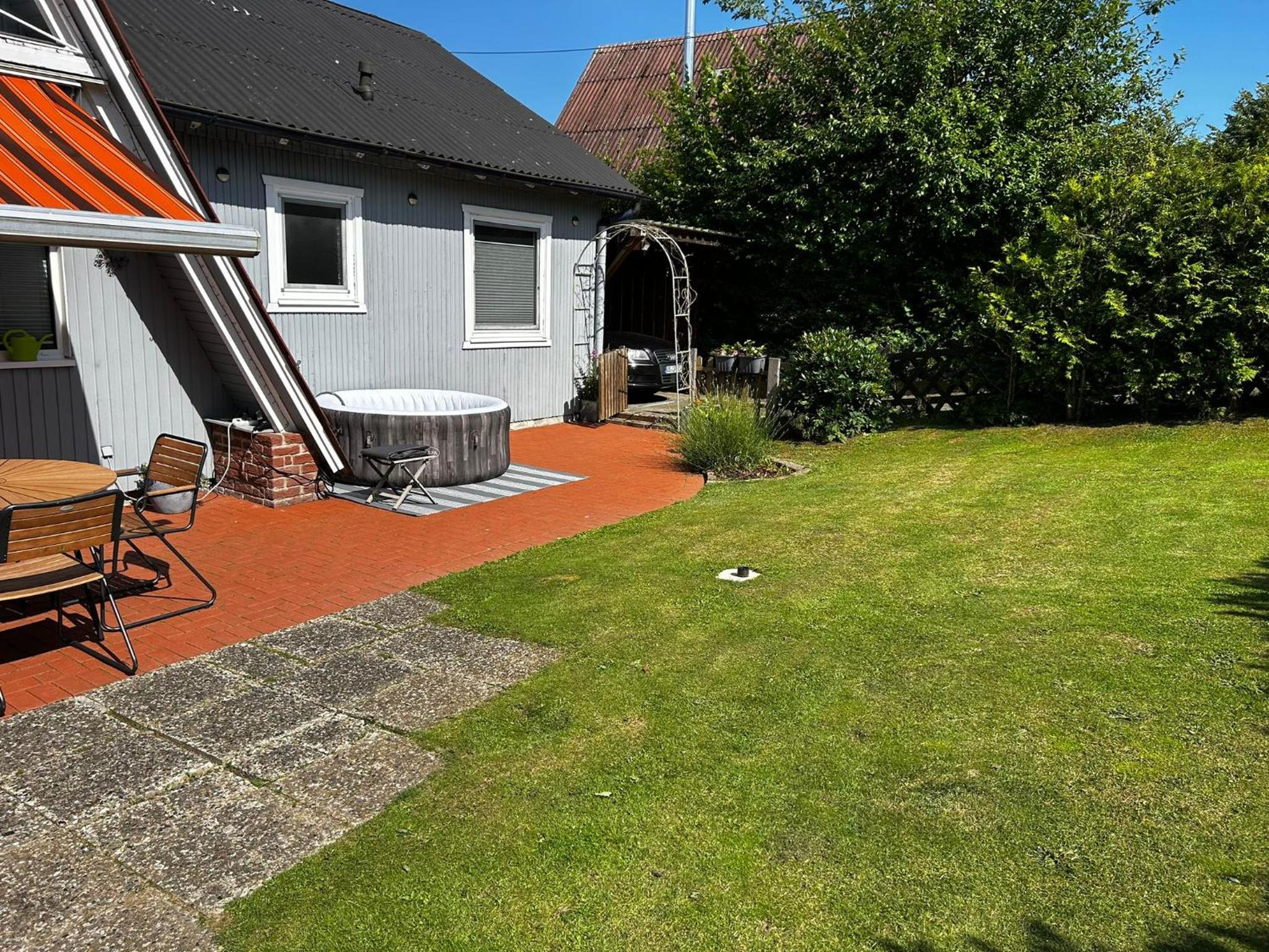 Behagliches Nurdachhaus im Ferienhausgebiet