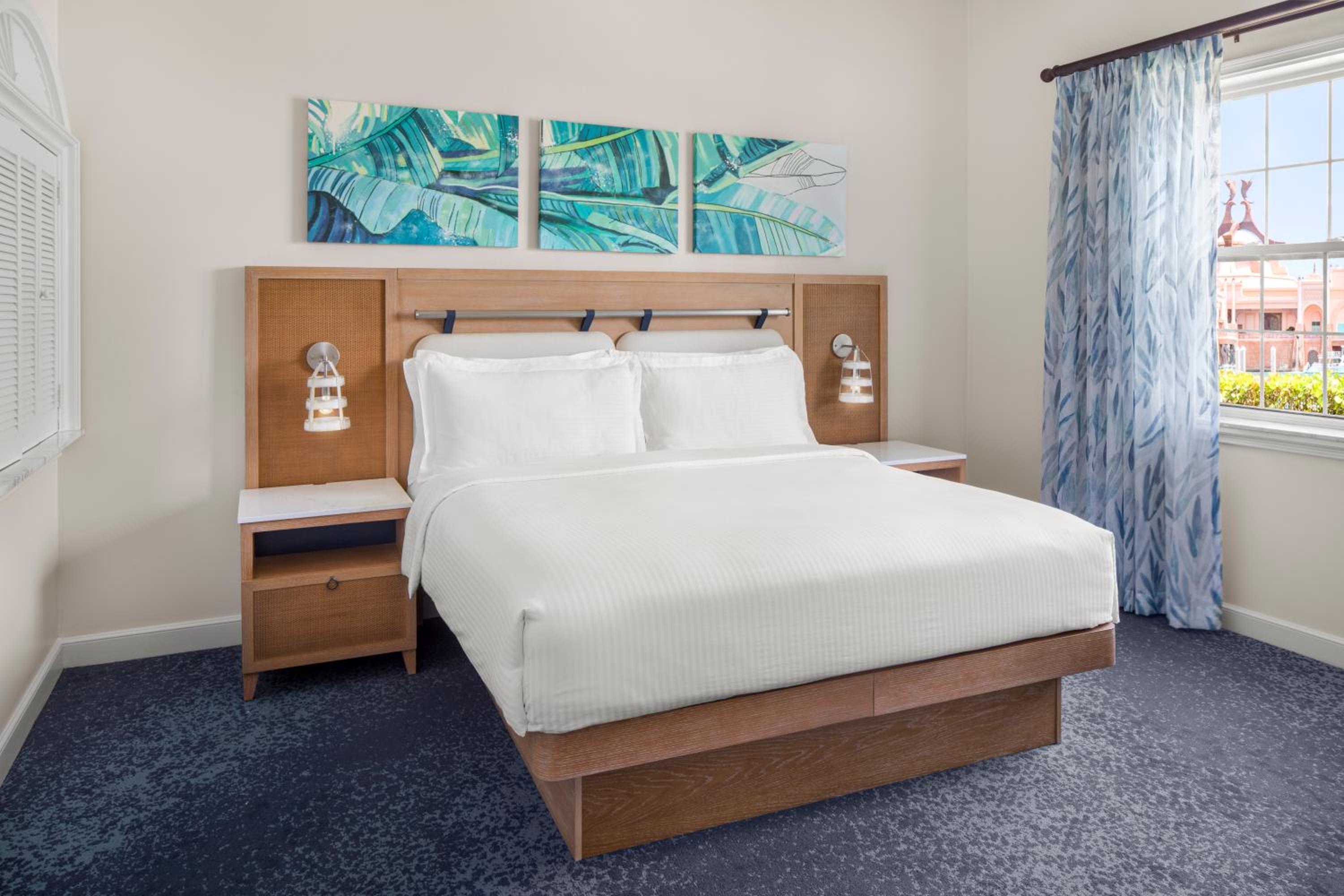 Harborside Resort & Vacation Rentals at Atlantis
