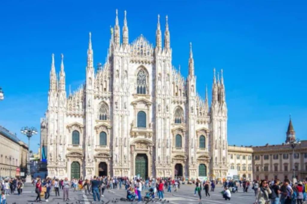 Family Apartment, Duomo 12 min Walk, 5 Guests, Near Covered PARKING
