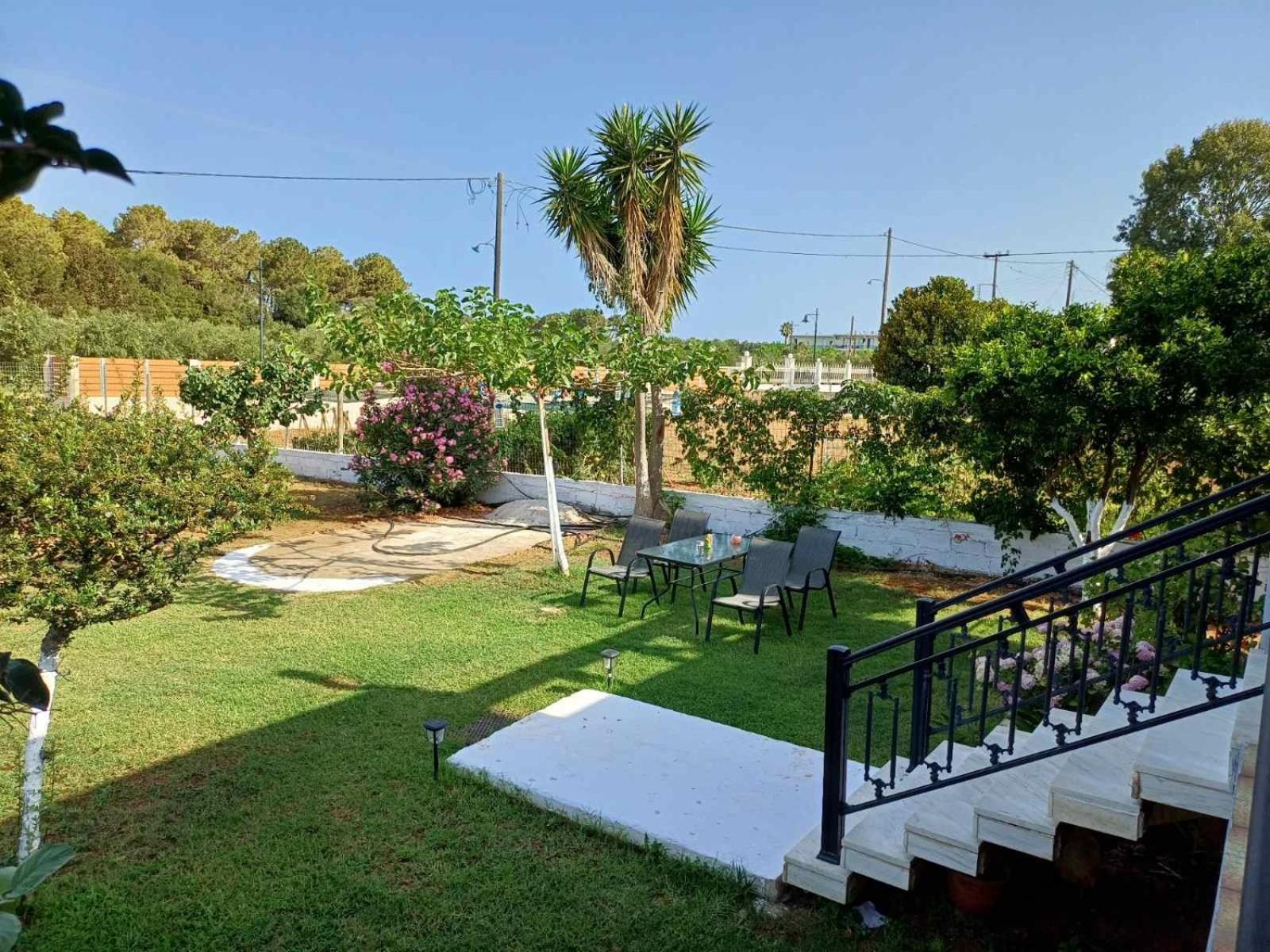 Sofia's Yard House view 3