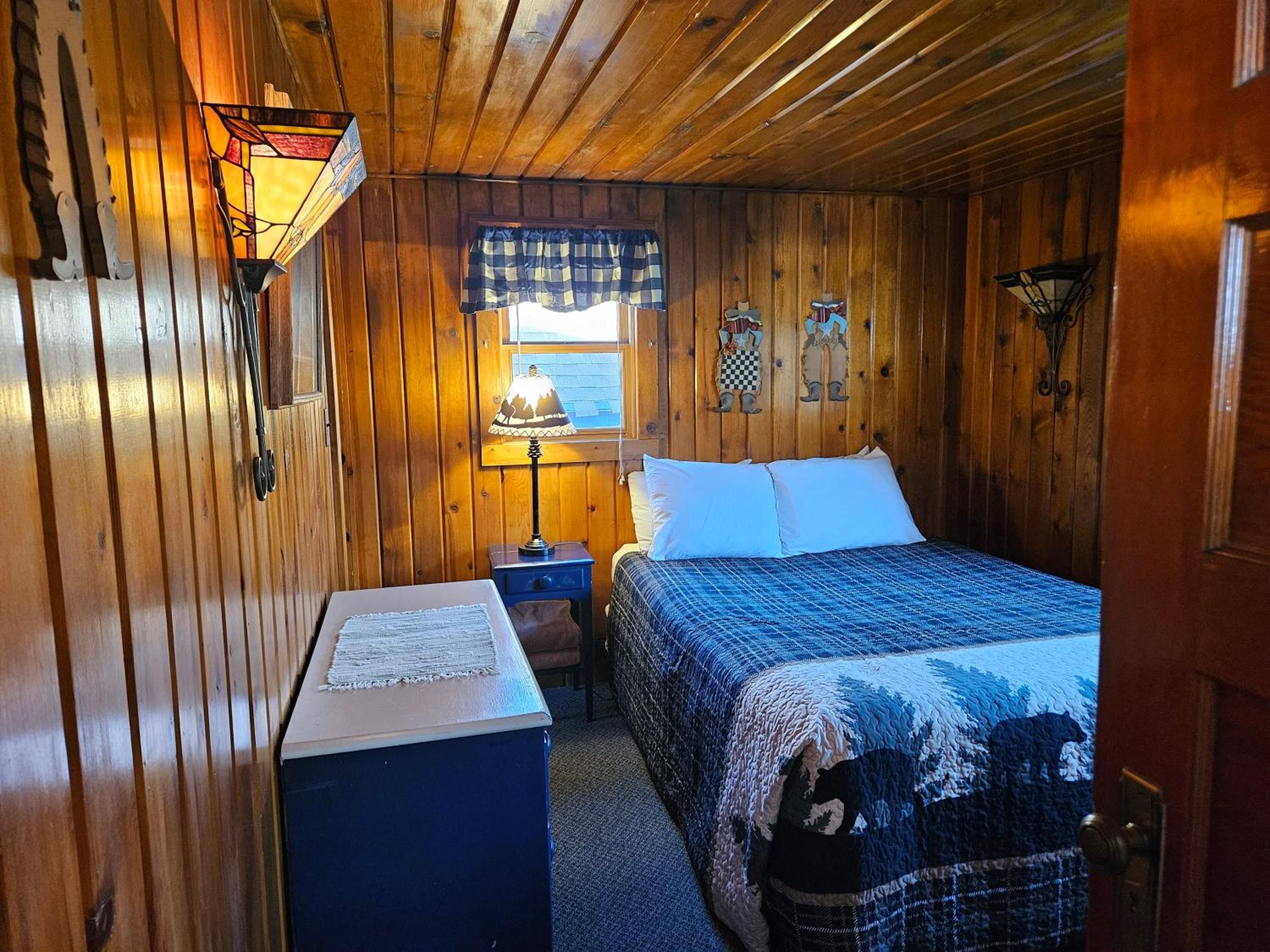 Daven Haven Lodge  Cabins - Property Image 1