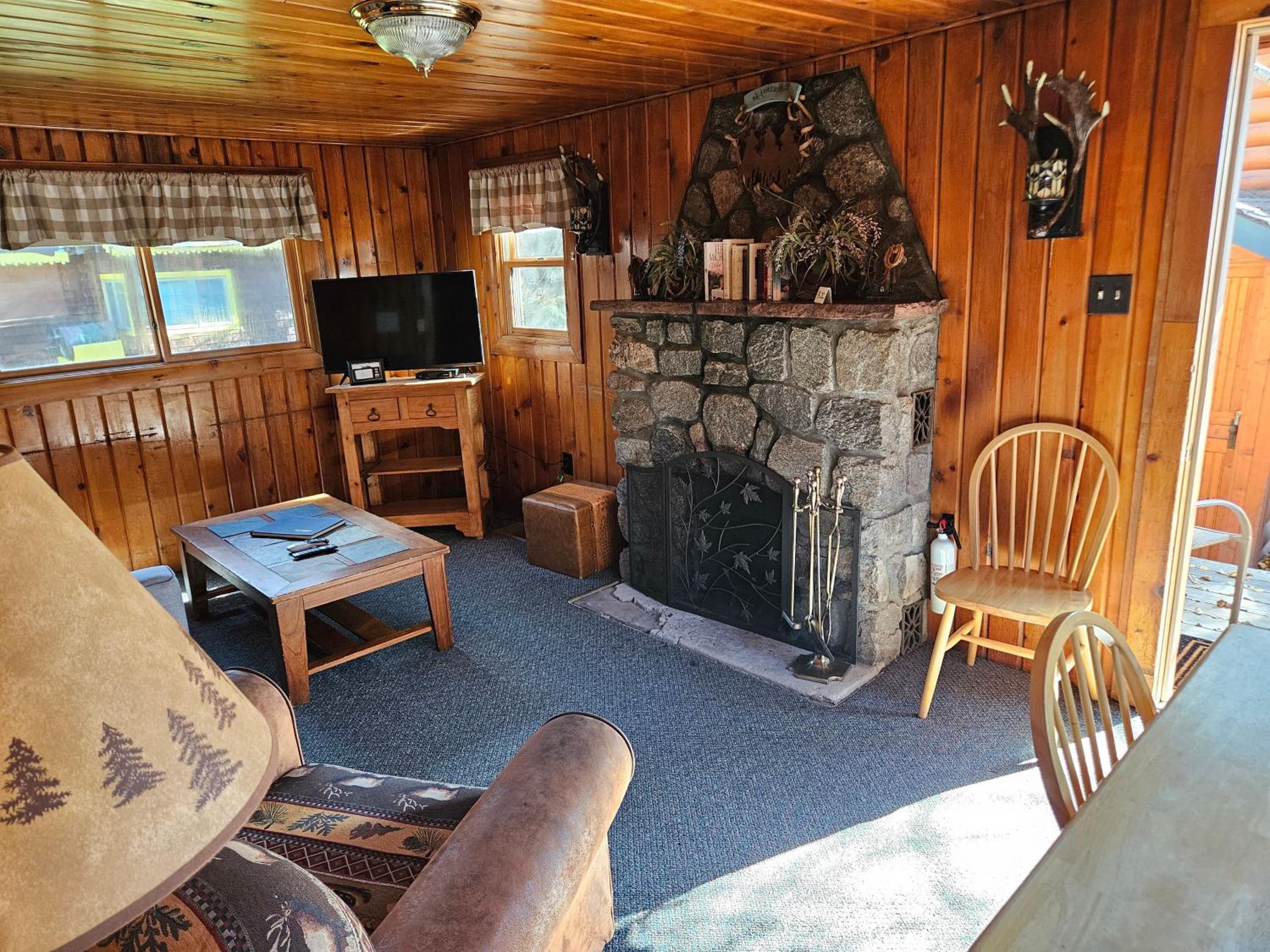 Daven Haven Lodge  Cabins - Property Image 9