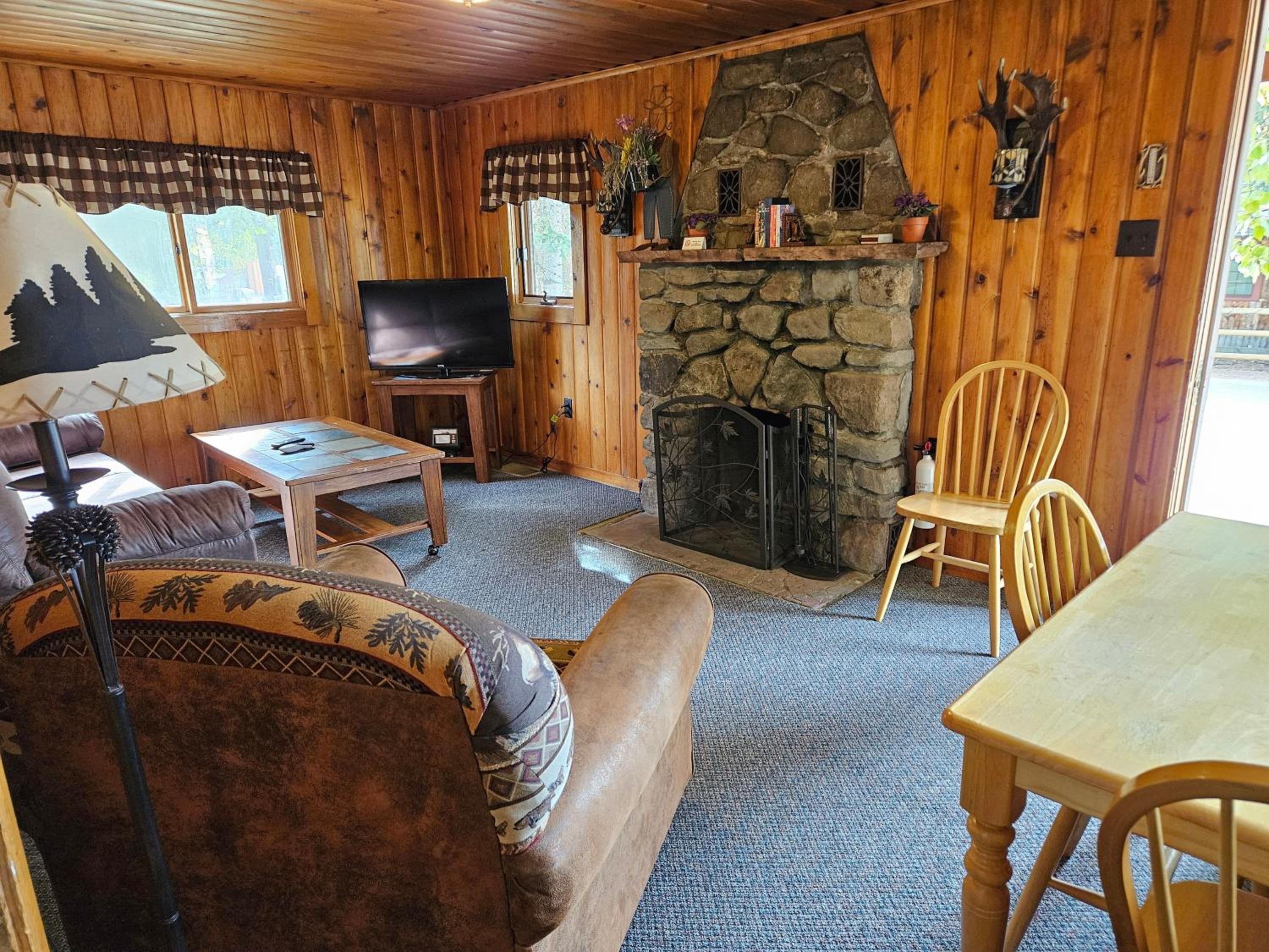 Daven Haven Lodge  Cabins - Property Image 12