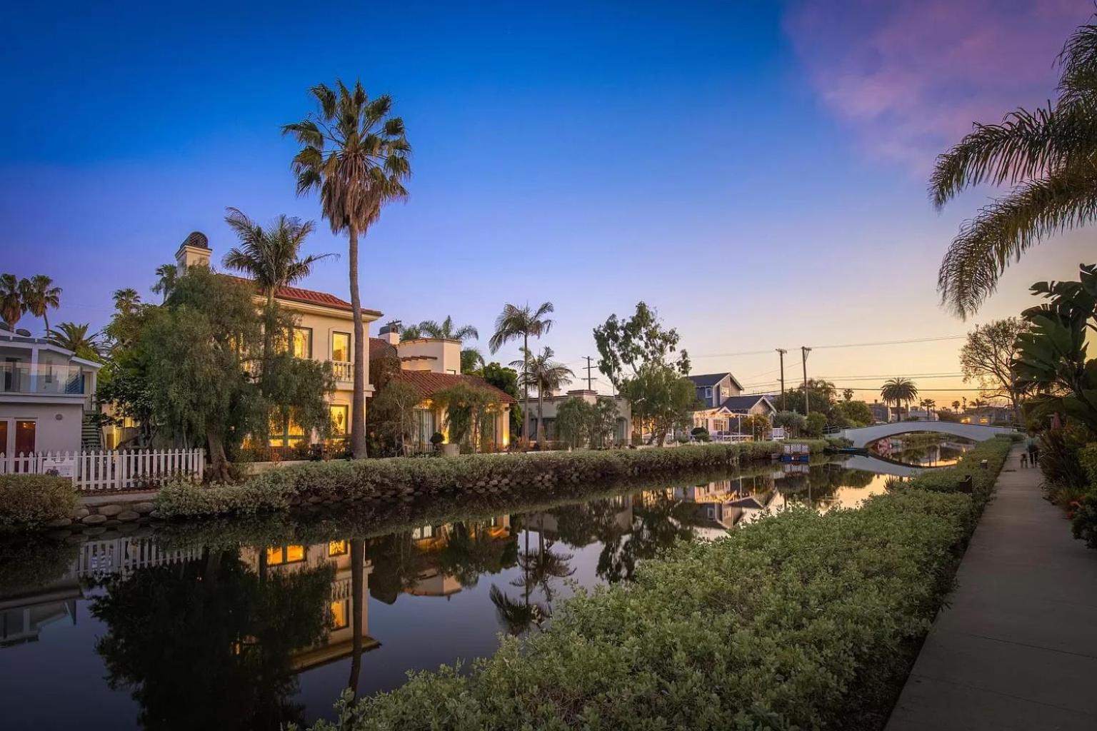 The Canal Escape - canal-front Italian villa