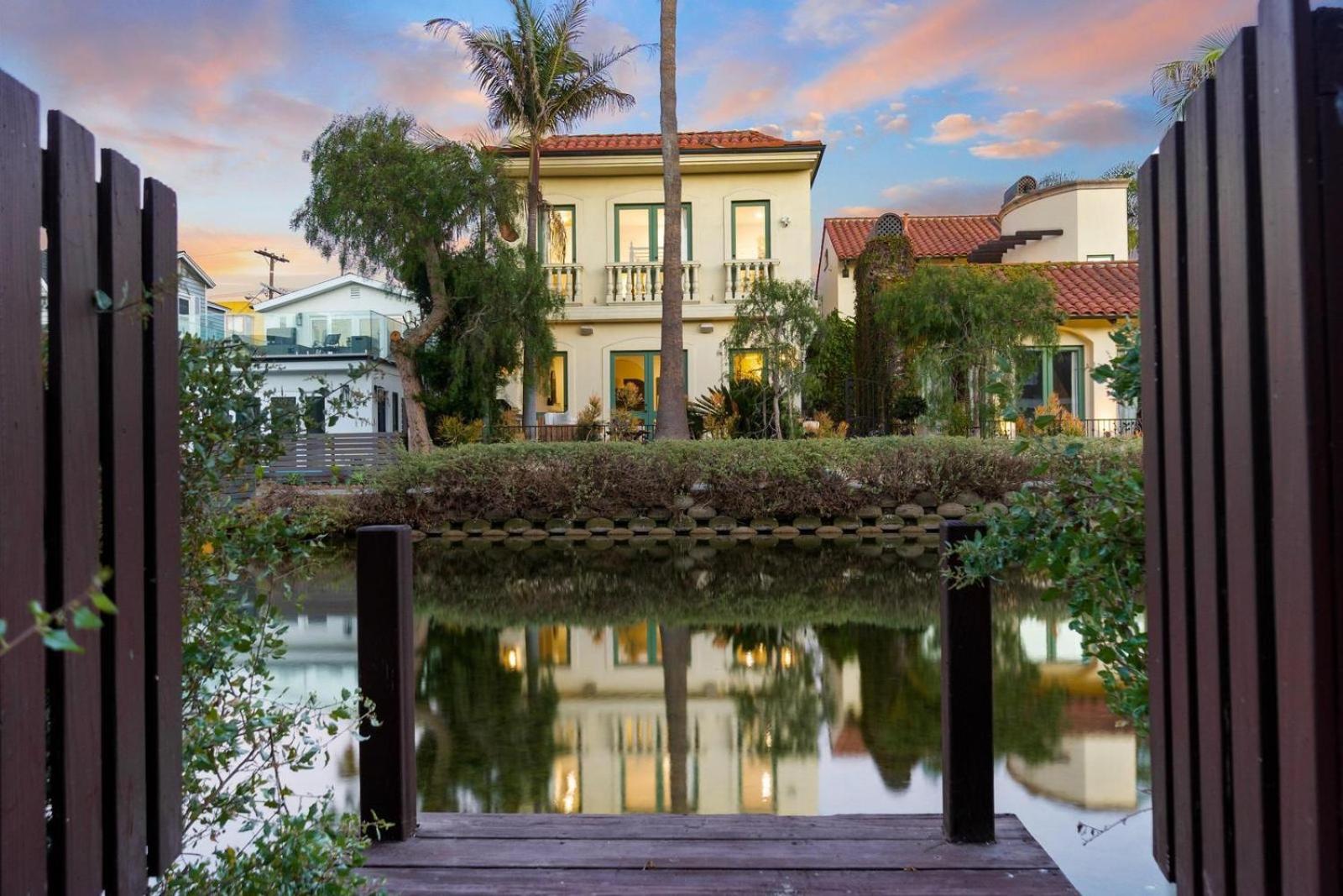 The Canal Escape - canal-front Italian villa