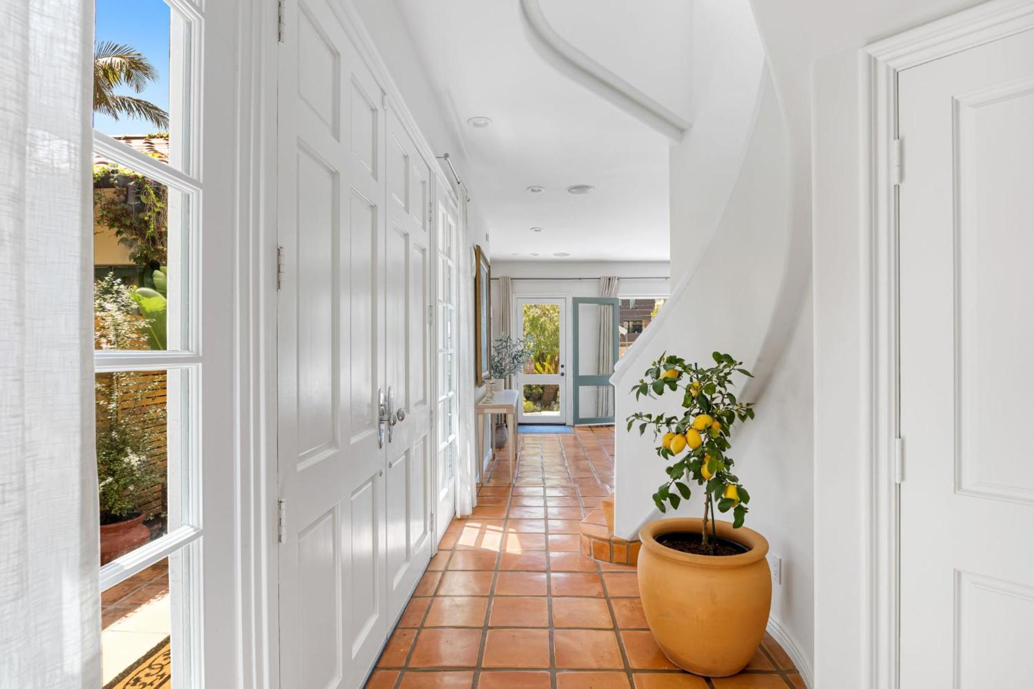 The Canal Escape - canal-front Italian villa
