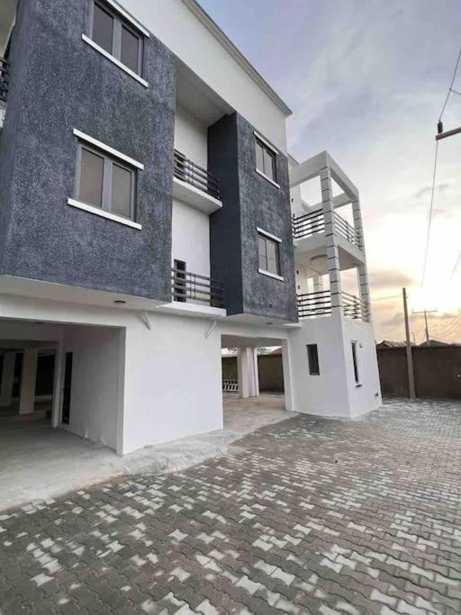 Lovely 2-bedroom serviced apartment, Lekki view 3