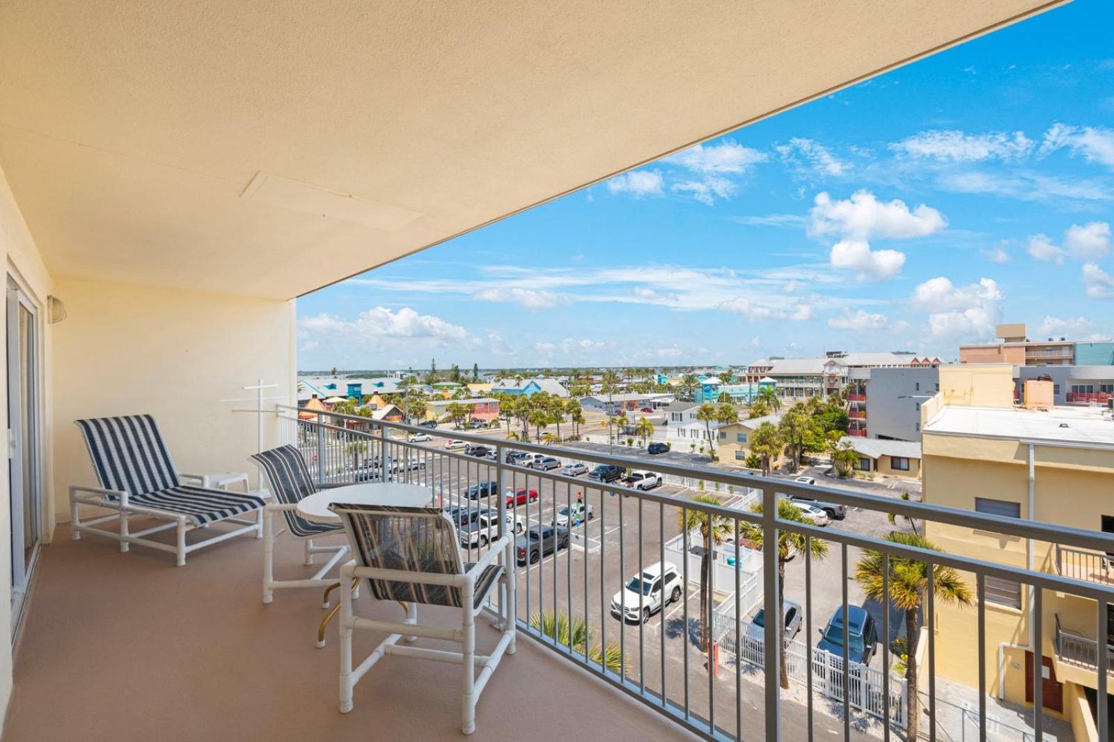 New 2024 Remodel - 2 BR 1.5BA - Madeira Norte #407 view 3