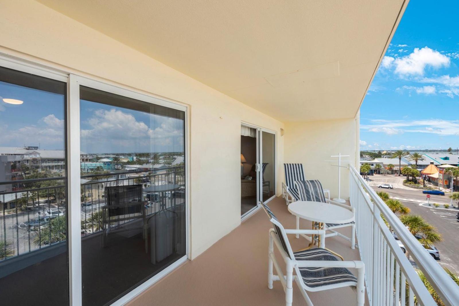 New 2024 Remodel - 2 BR 1.5BA - Madeira Norte #407 view 4