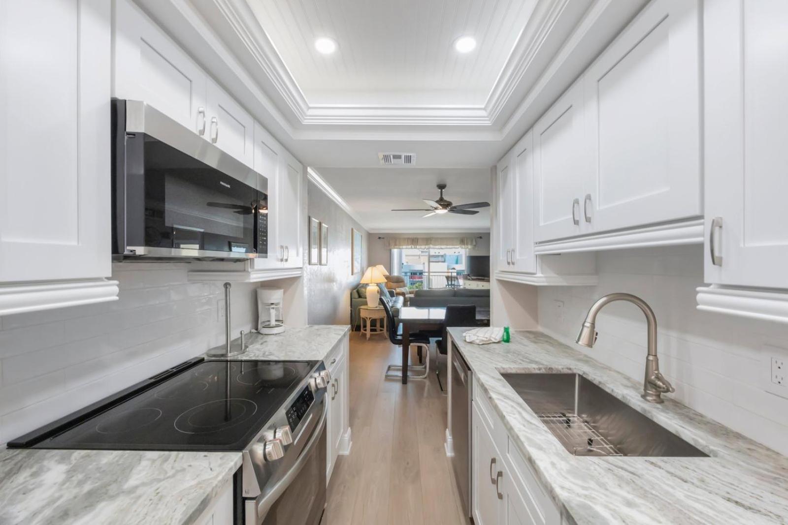 New 2024 Remodel - 2 BR 1.5BA - Madeira Norte #407 view 5