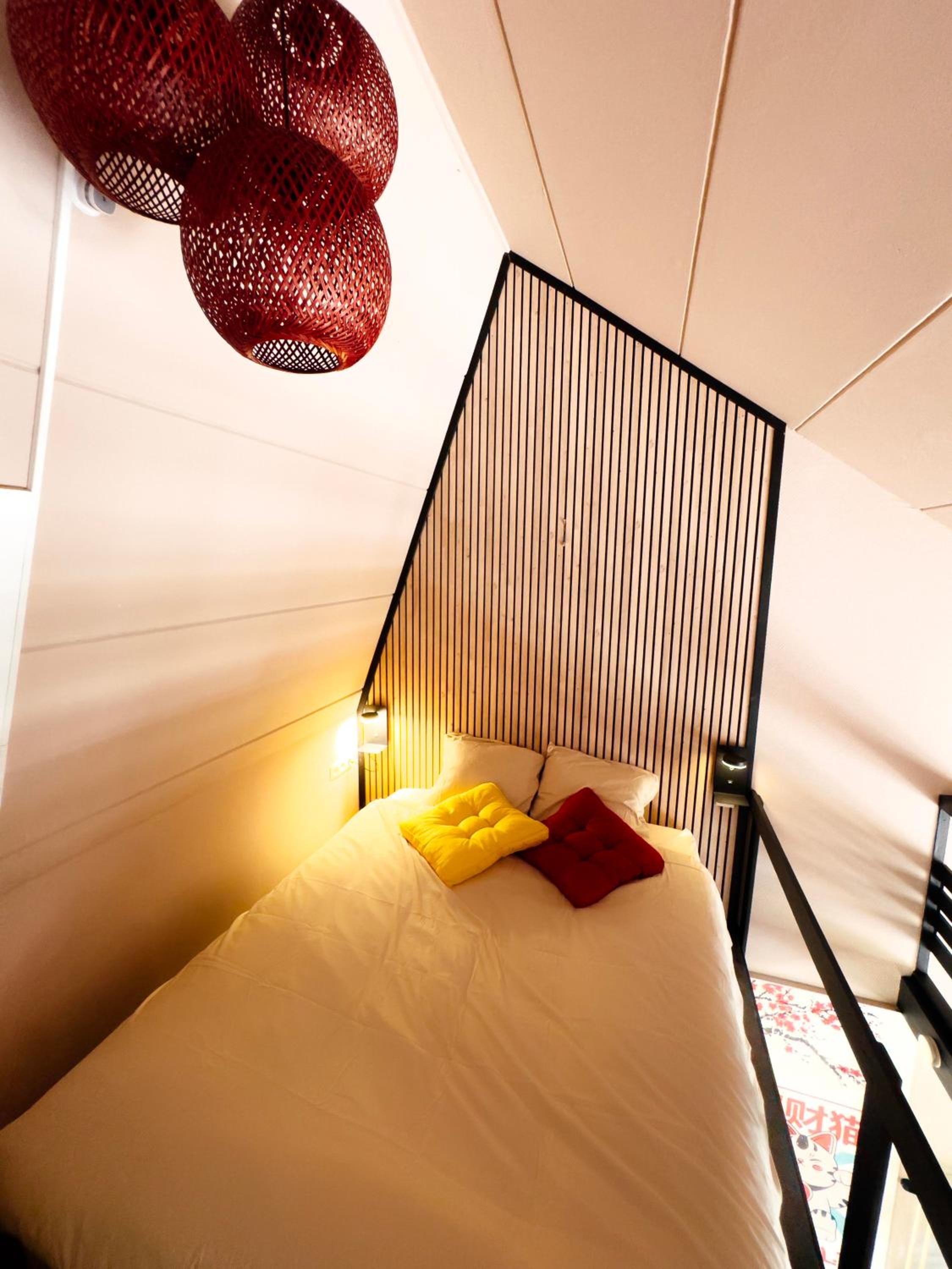 Capsule Lotus-Balneo-Sauna-Billard-Nintendo