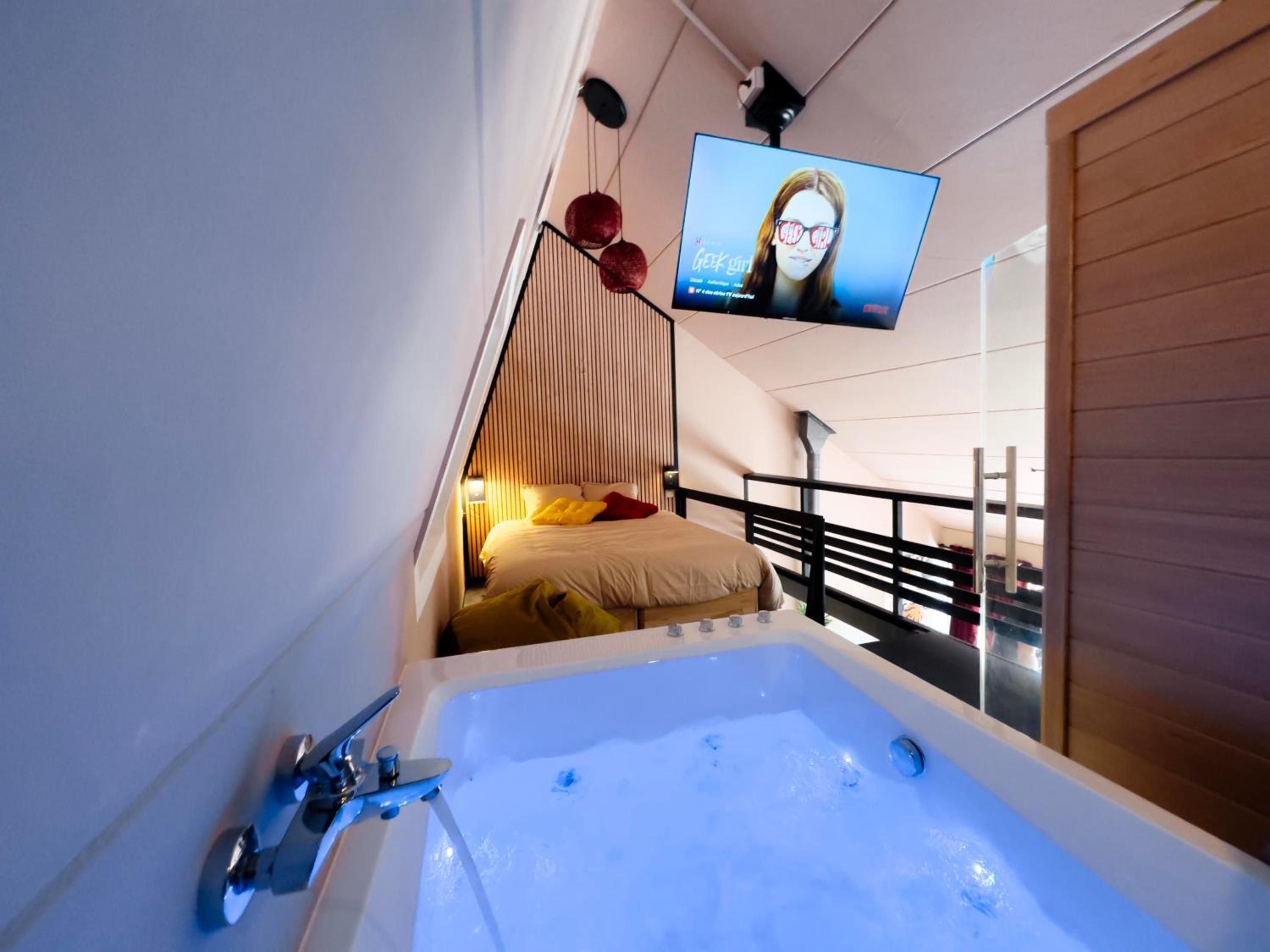 Capsule Lotus-Balneo-Sauna-Billard-Nintendo