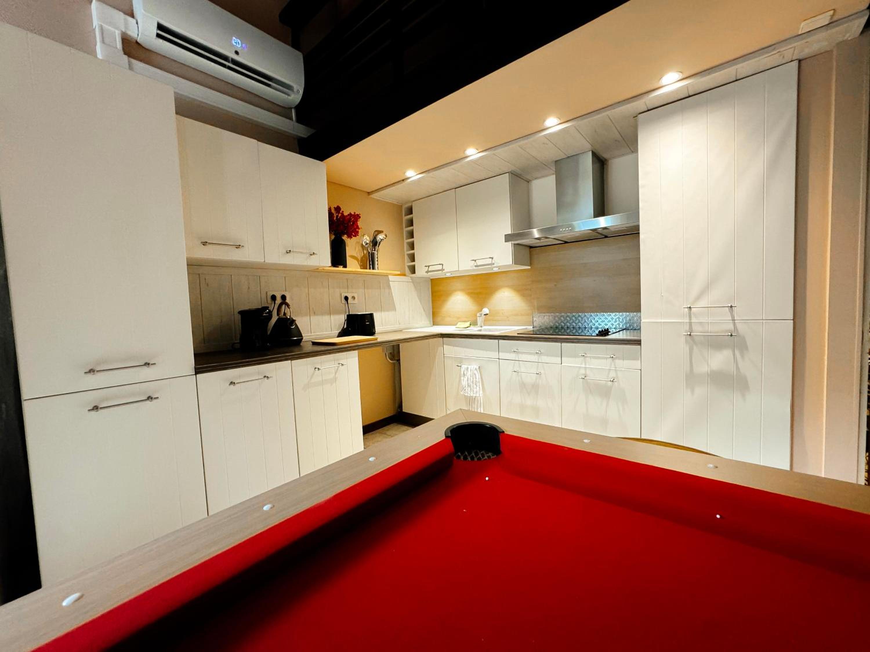 Capsule Lotus-Balneo-Sauna-Billard-Nintendo