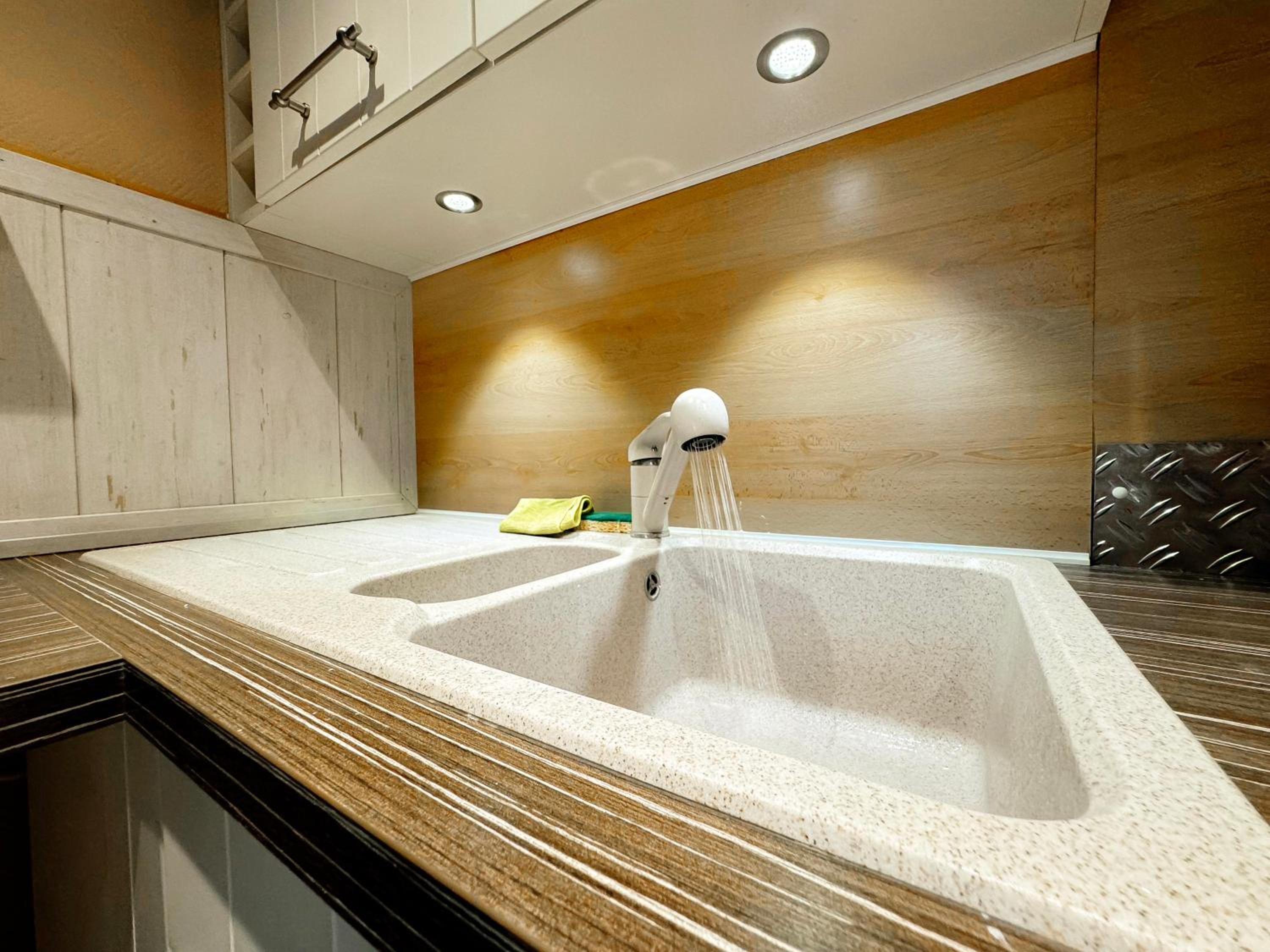 Capsule Lotus-Balneo-Sauna-Billard-Nintendo