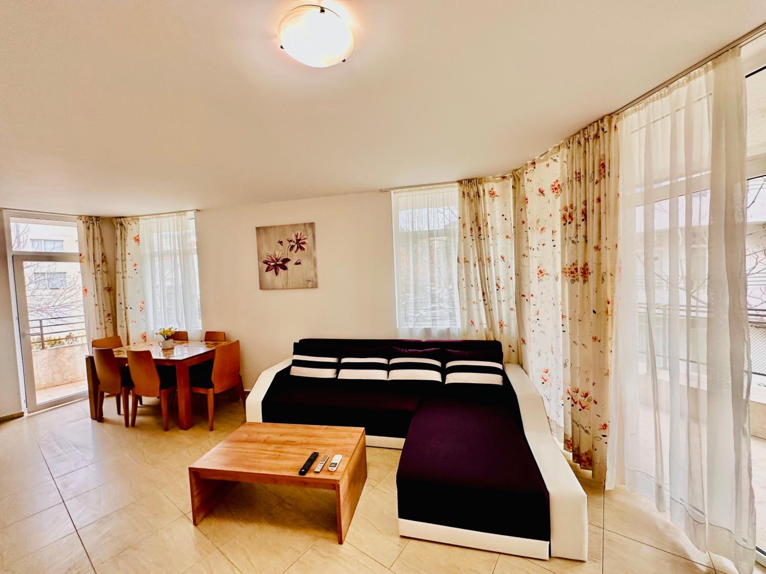 Charming 2-bed flat with pool view in Sunny Beach, Bulgaria