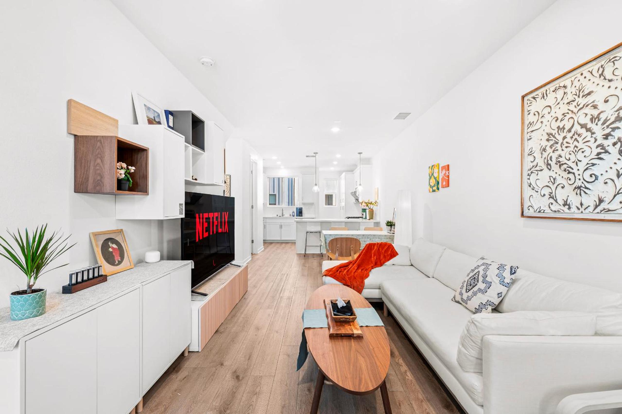 Luxurious Ontario Townhouse Ideal Family