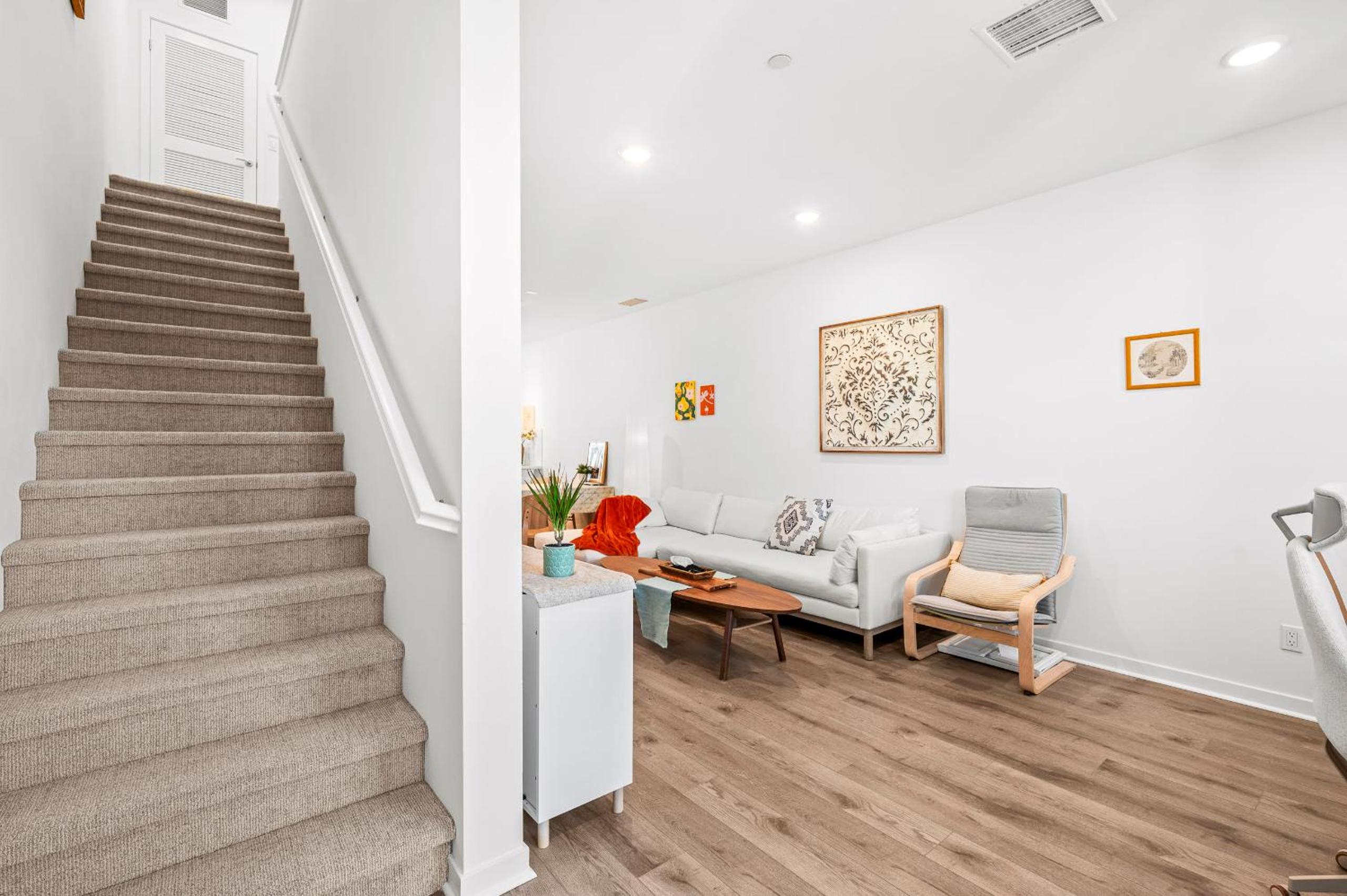 Luxurious Ontario Townhouse Ideal Family