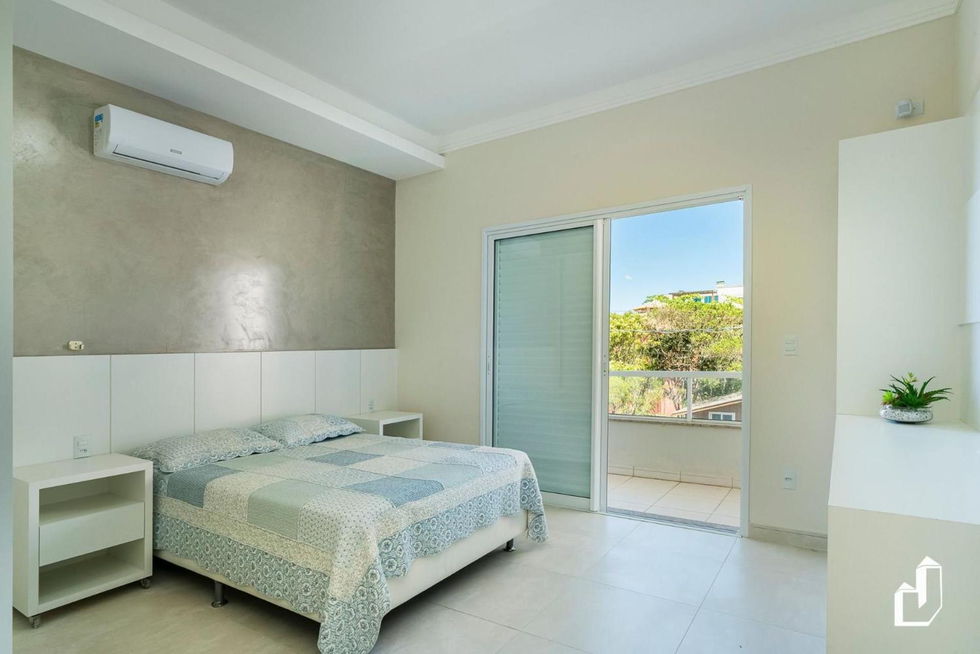 Casa com 05 dormitórios