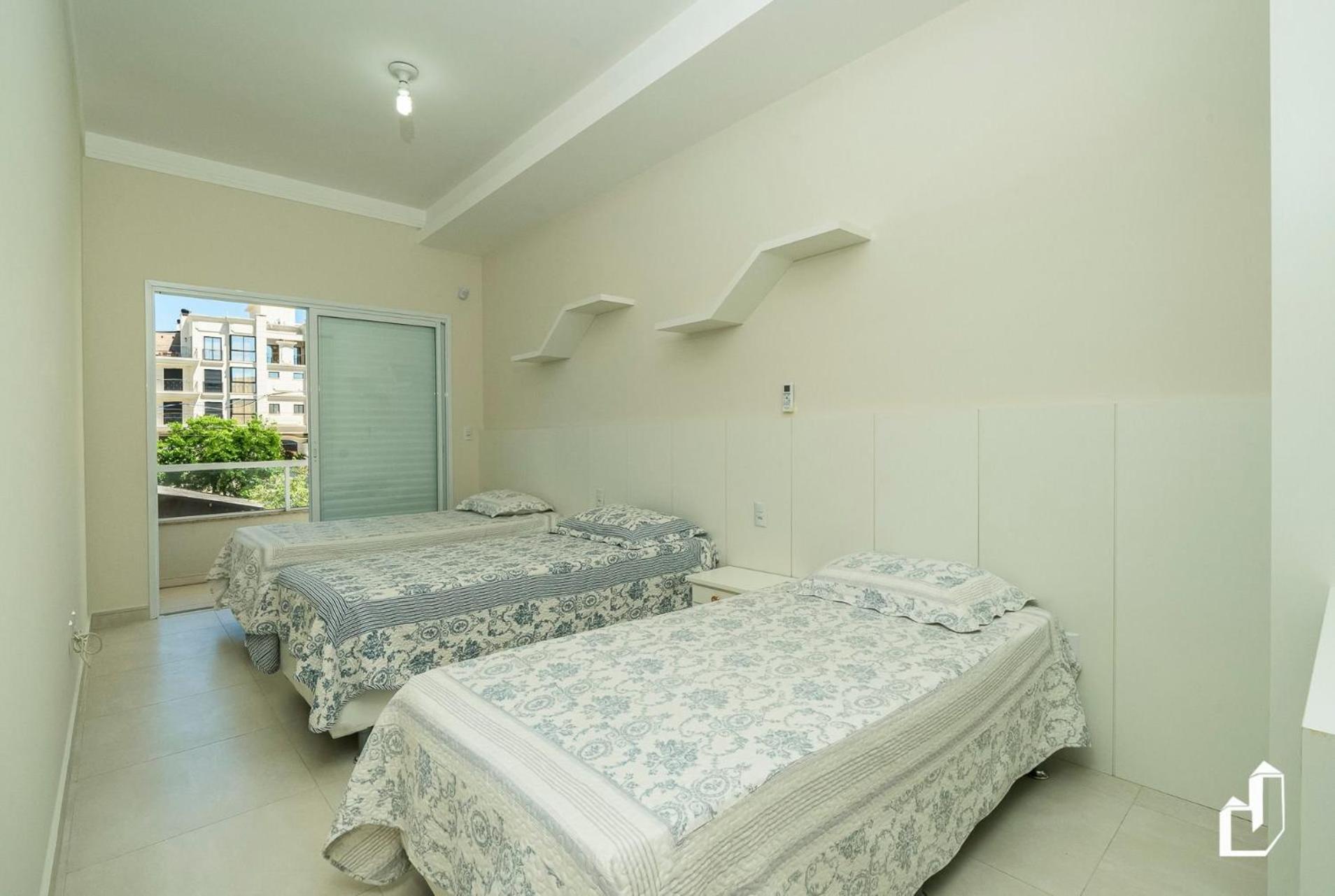 Casa com 05 dormitórios