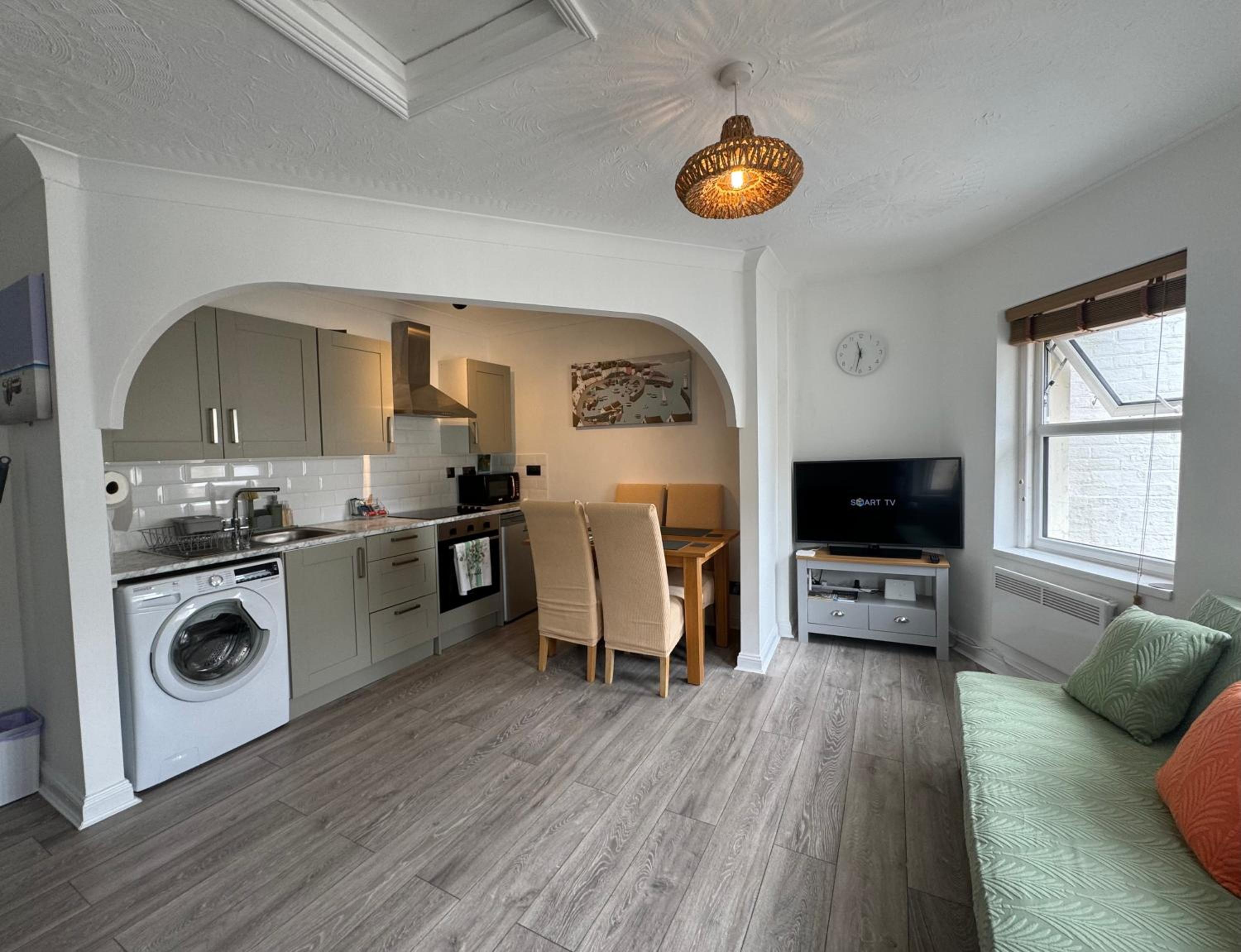 Purbeck Inn Entire Apartment in Bournemouth town centre view 3